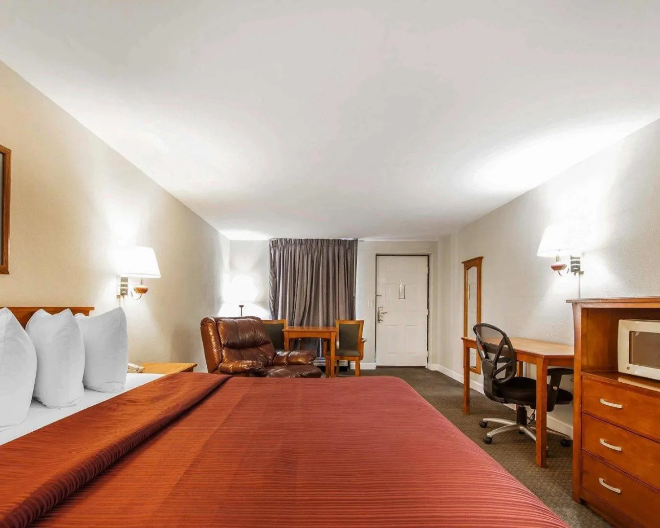 Bedroom, Bed in Quality Inn Maysville