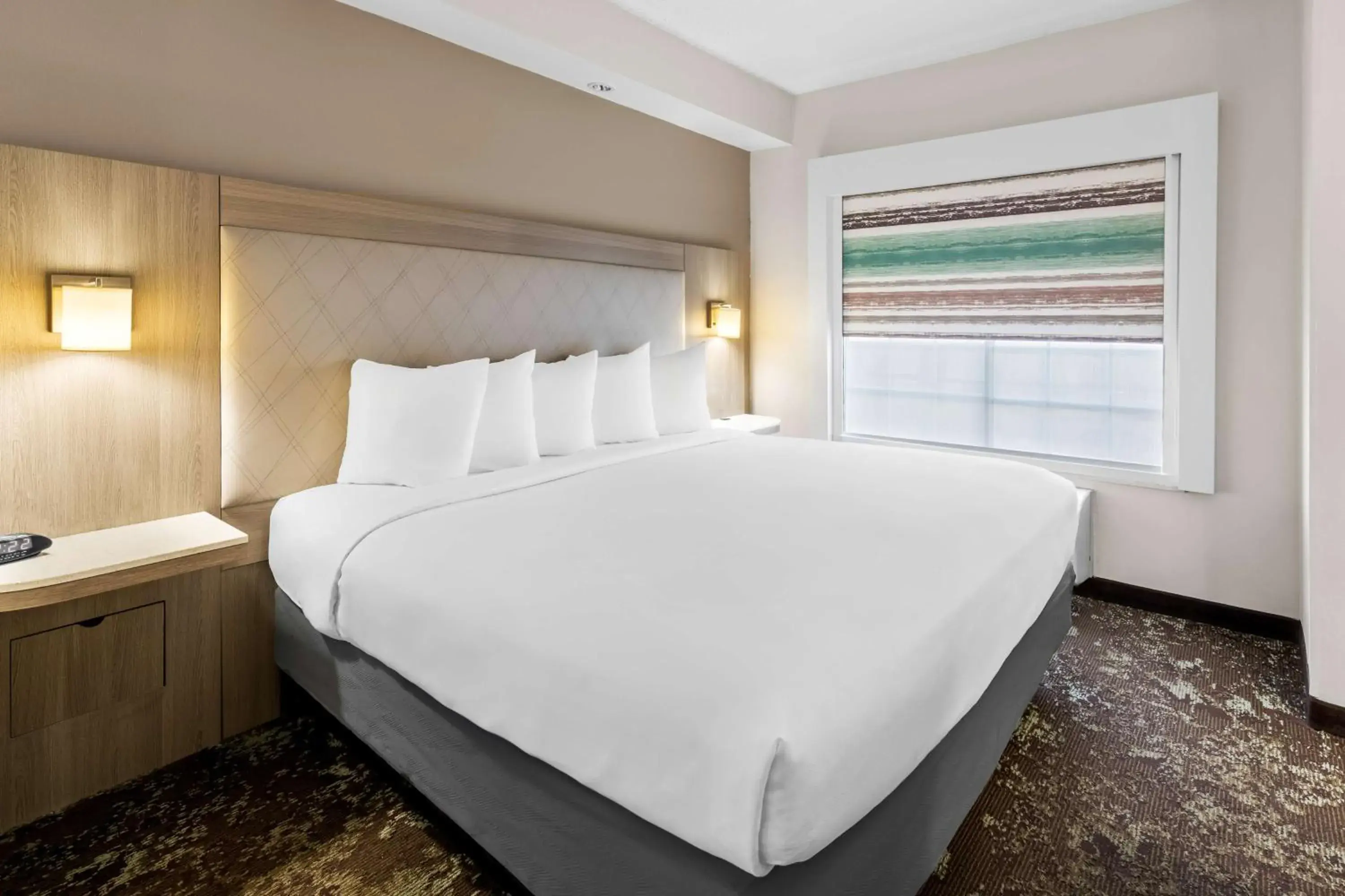 Bedroom, Bed in Best Western Worlds Of Fun Bedroom, Bed in Best Western Worlds Of Fun