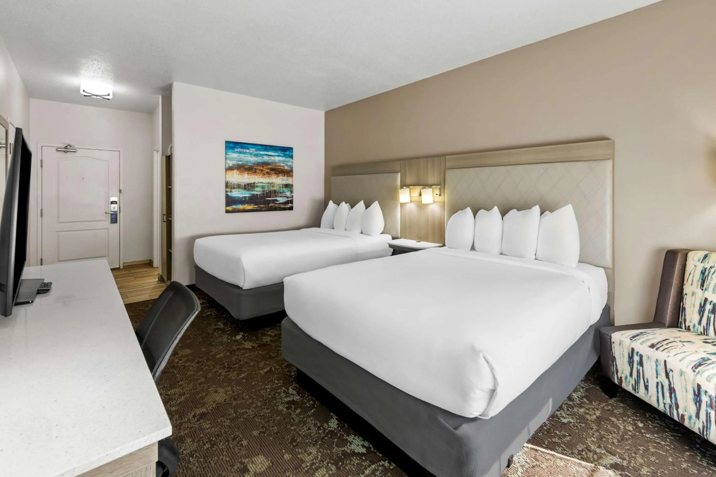 Bedroom, Bed in Best Western Worlds Of Fun