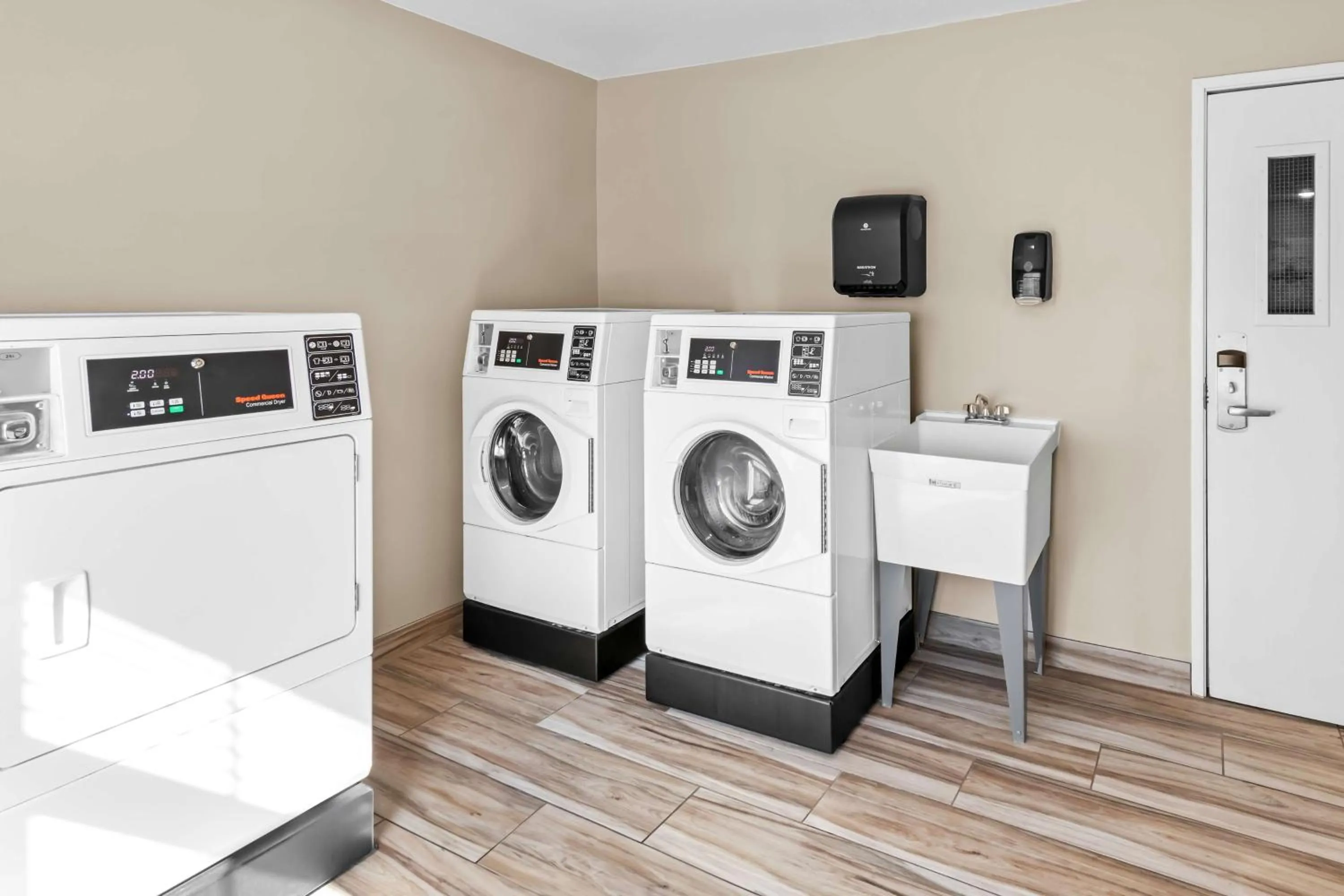 Property building in Best Western Worlds Of Fun