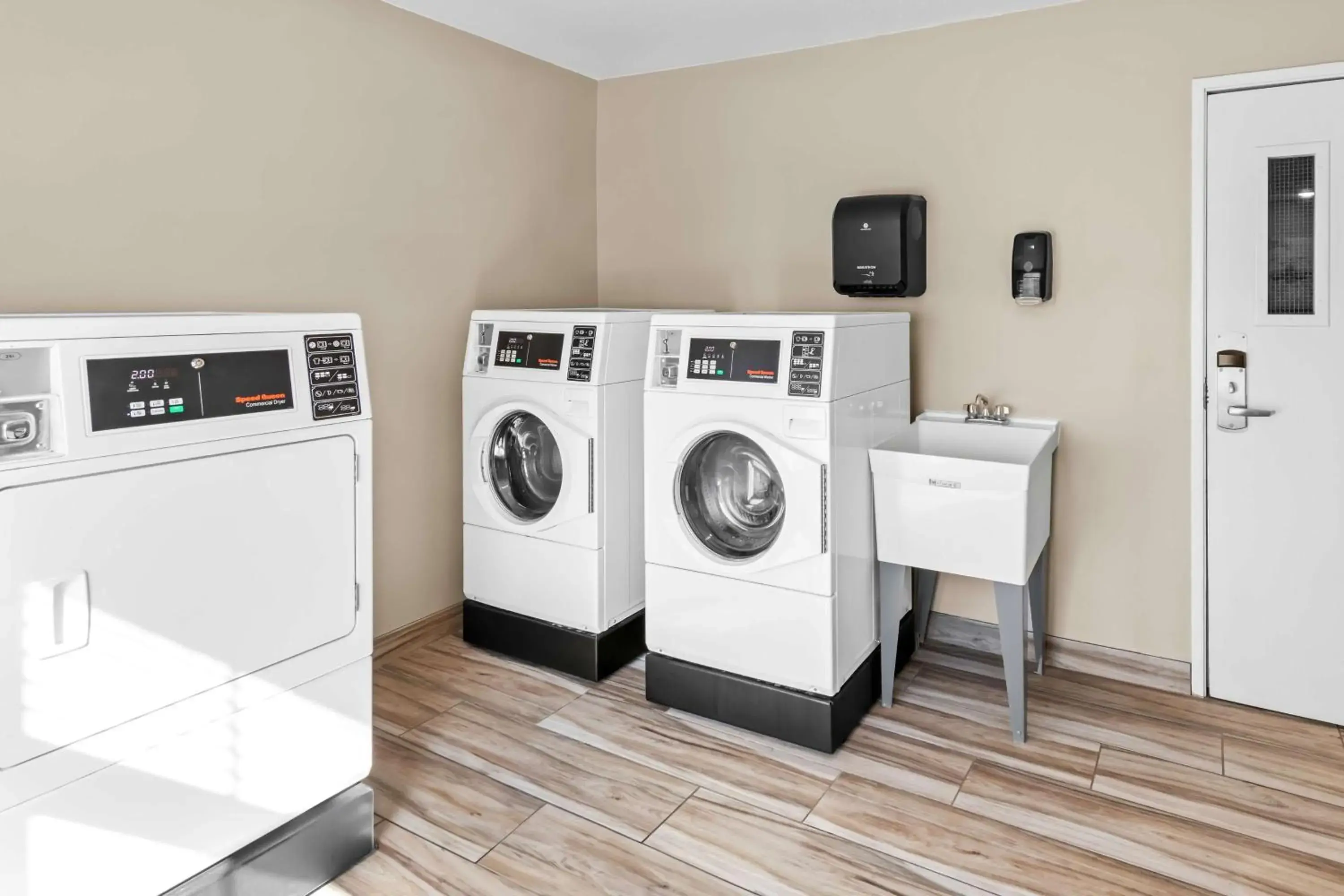 Property building in Best Western Worlds Of Fun Property building in Best Western Worlds Of Fun