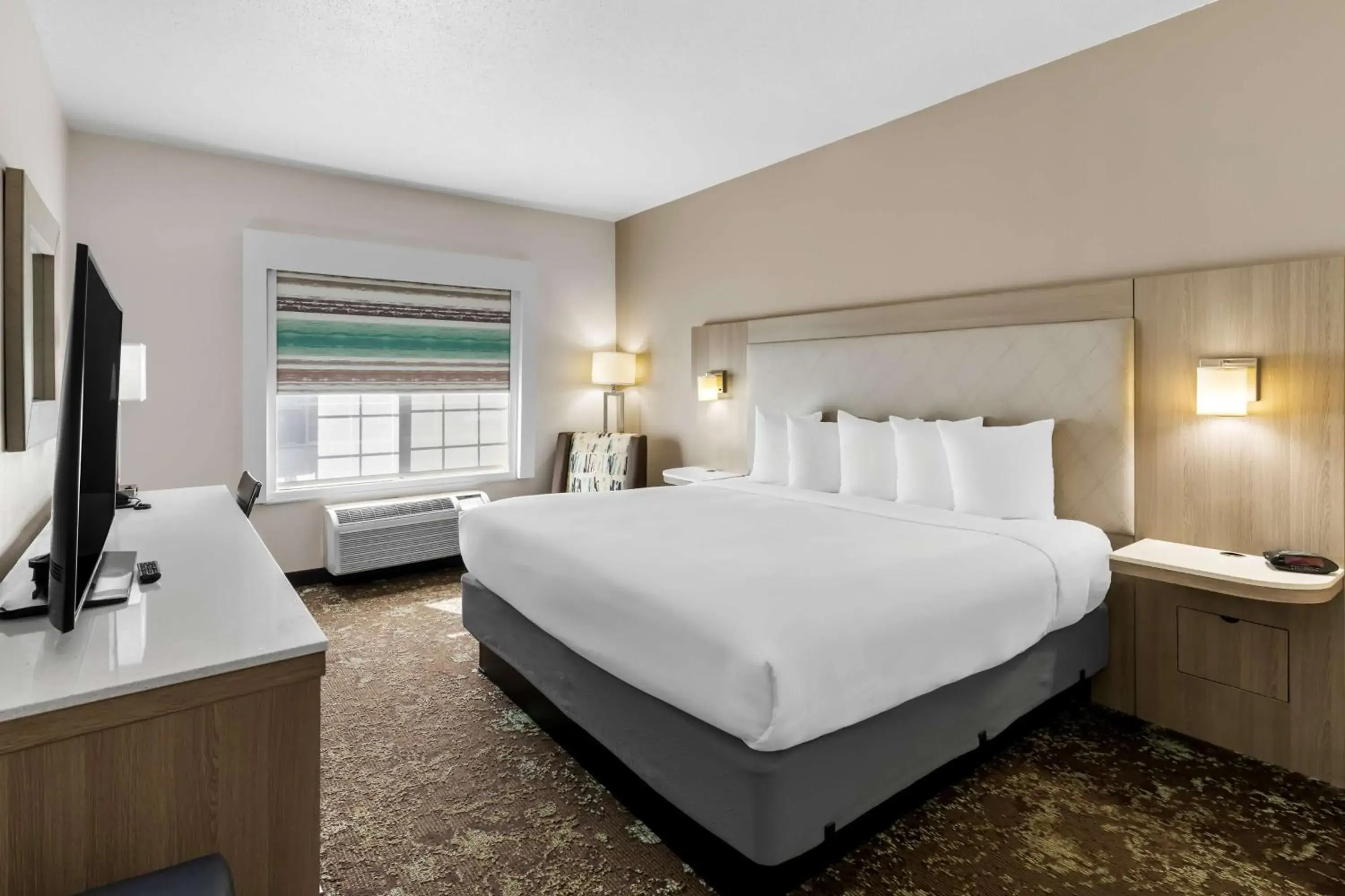 Bedroom, Bed in Best Western Worlds Of Fun Bedroom, Bed in Best Western Worlds Of Fun