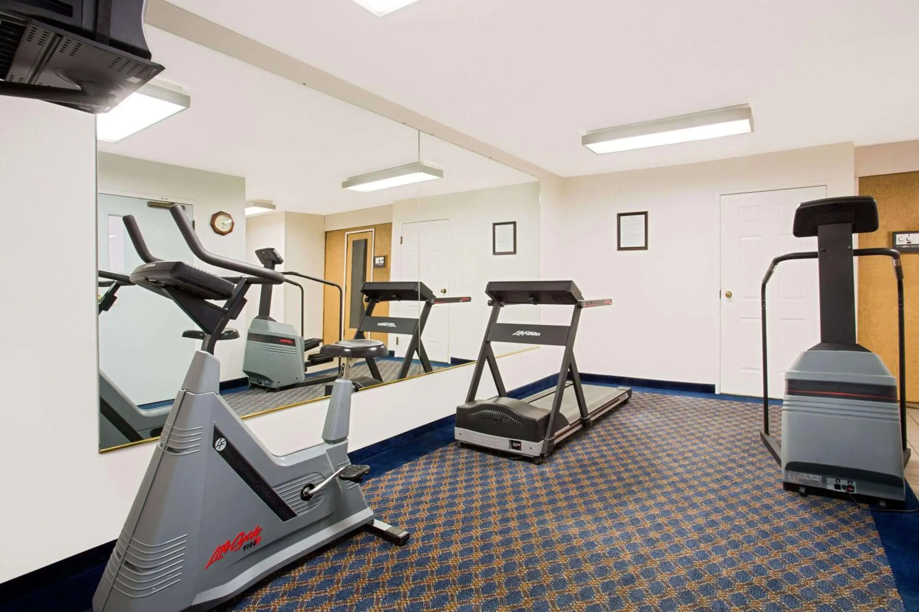 Fitness centre/facilities in Super 8 by Wyndham Oroville Fitness centre/facilities in Super 8 by Wyndham Oroville