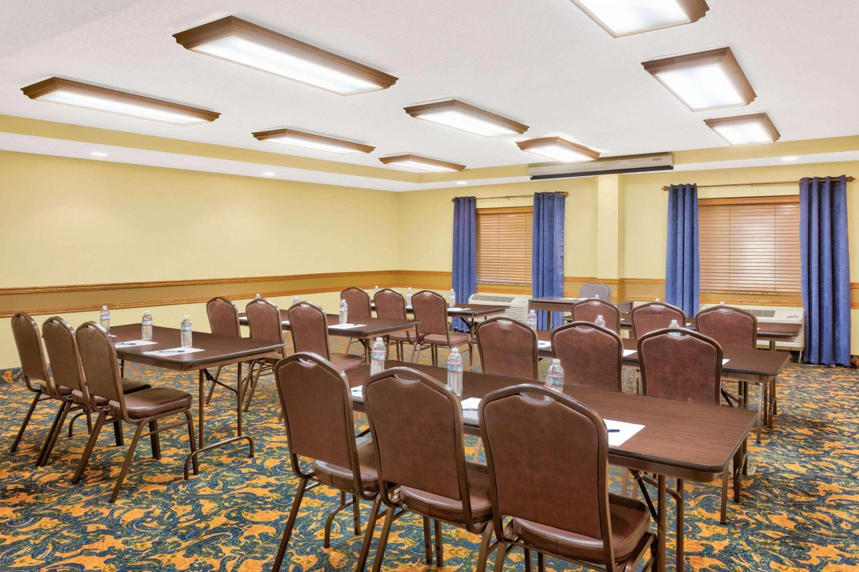 Meeting/conference room in AmericInn by Wyndham Vidalia
