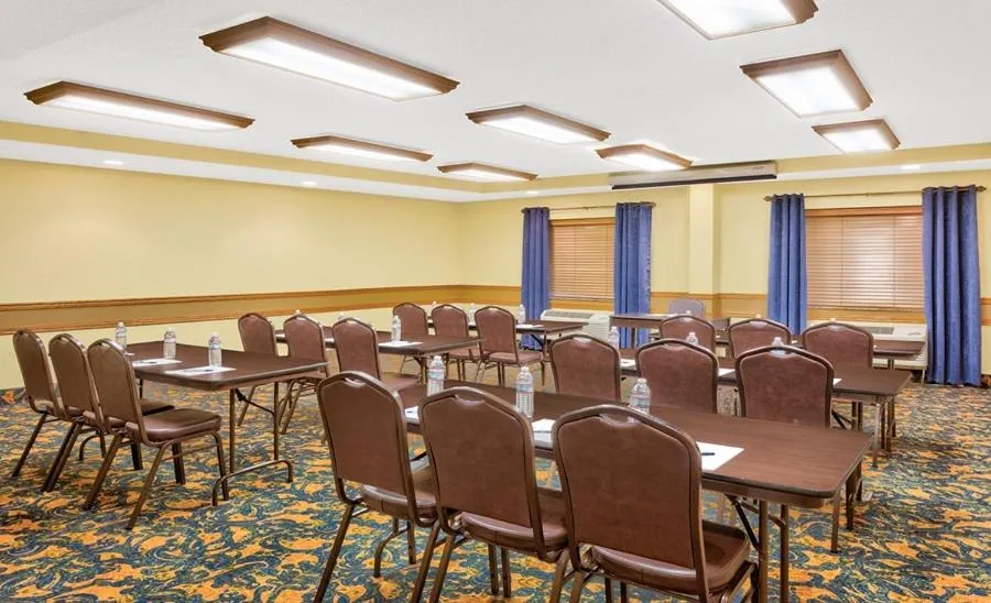 Meeting/conference room in AmericInn by Wyndham Vidalia