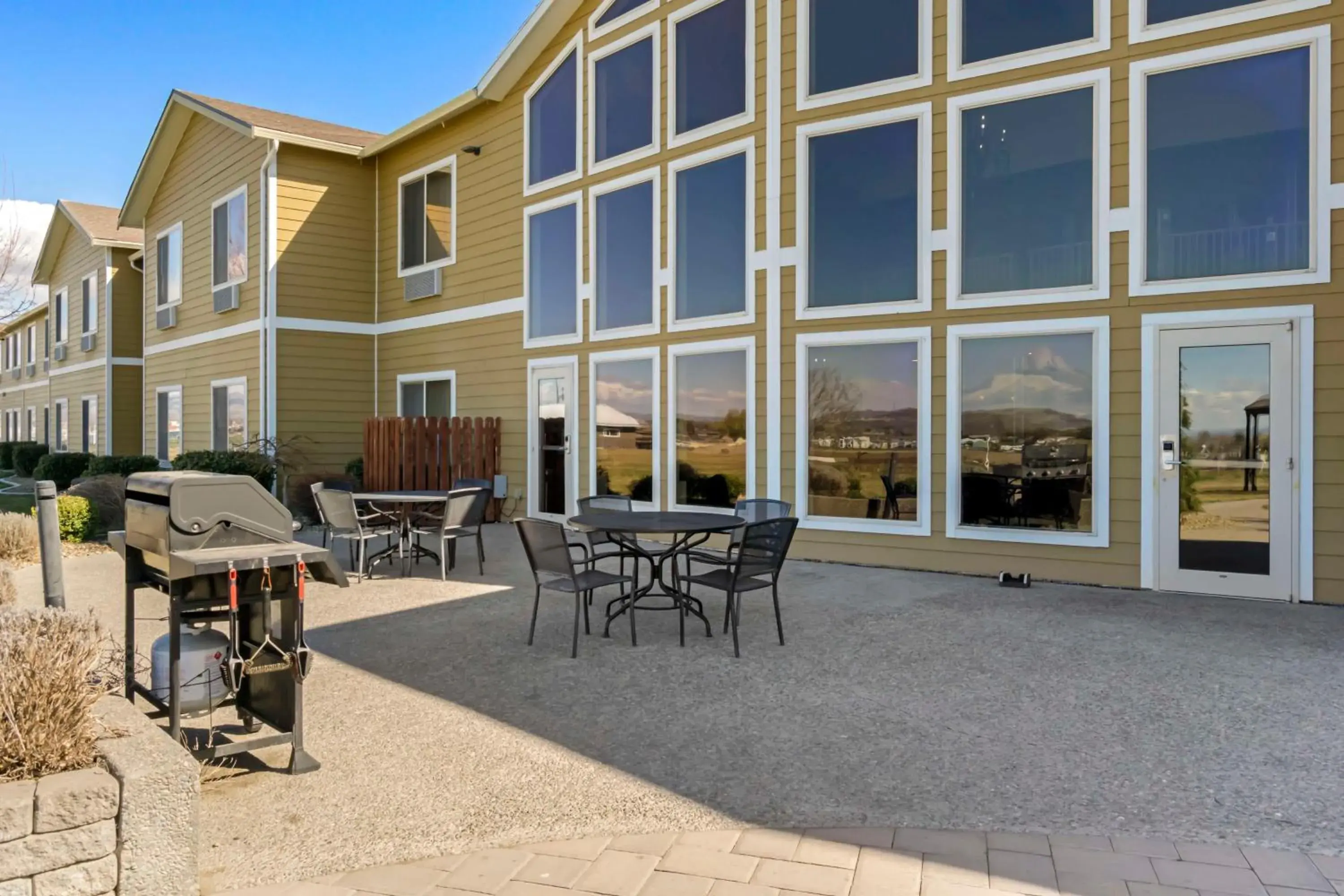 Property building in Best Western Plus Grapevine Inn Property building in Best Western Plus Grapevine Inn