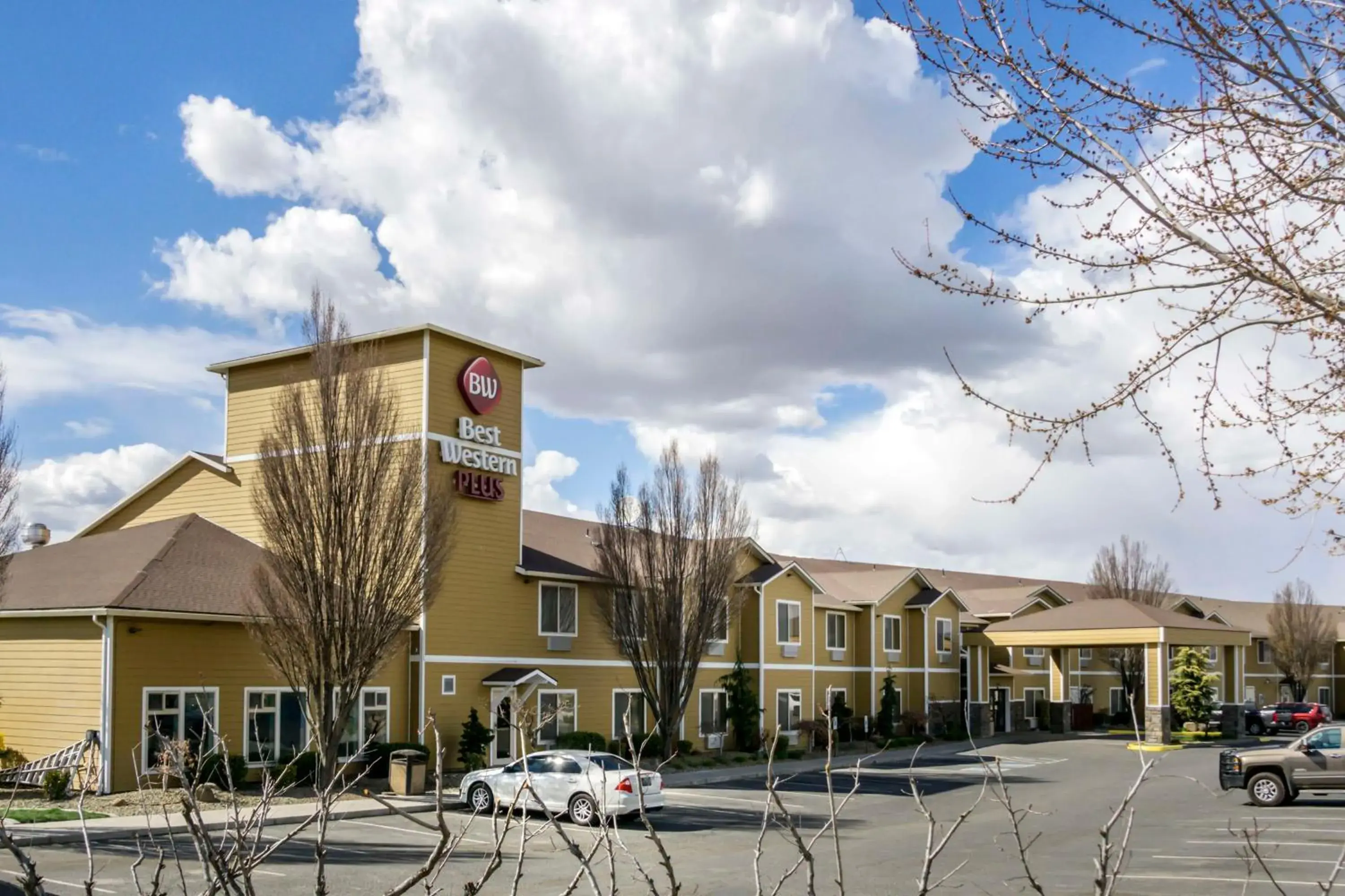 Property building in Best Western Plus Grapevine Inn Property building in Best Western Plus Grapevine Inn