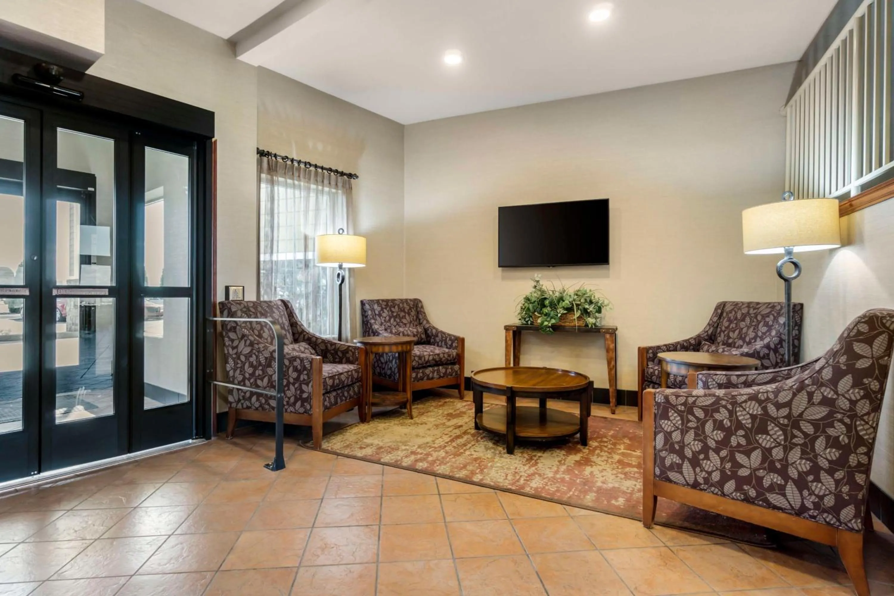 Lobby or reception in Best Western Plus Grapevine Inn