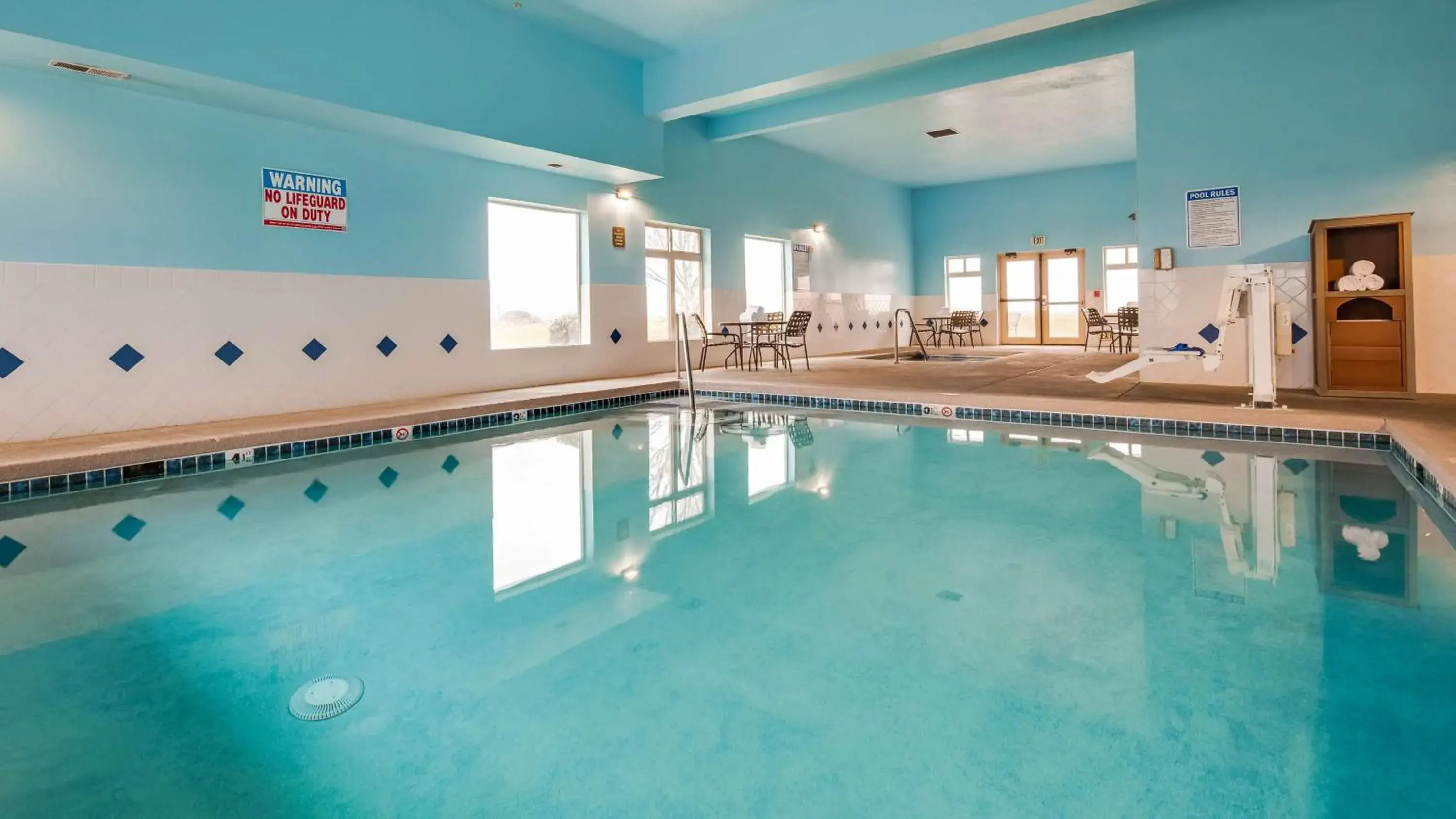 Pool view in Best Western Plus Grapevine Inn Pool view in Best Western Plus Grapevine Inn