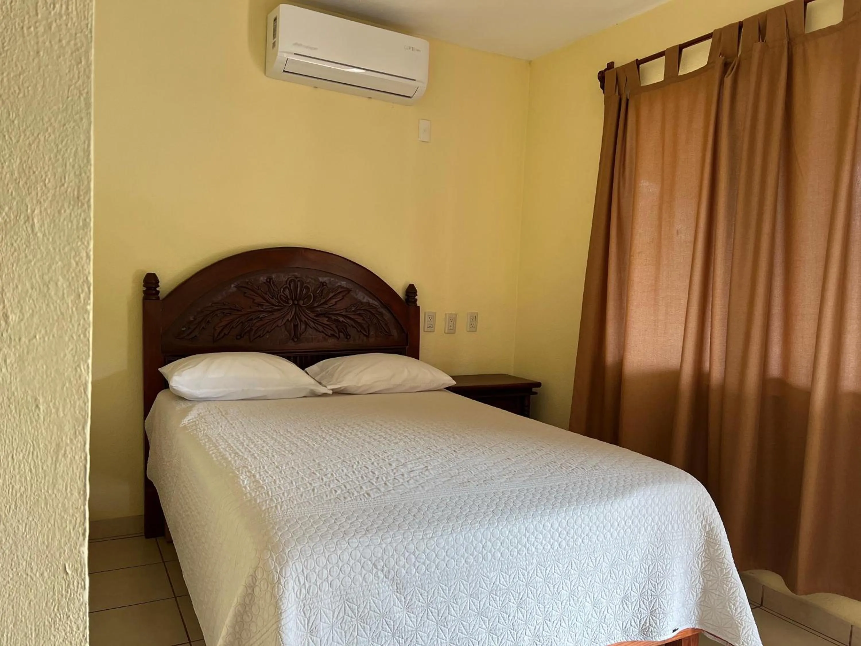 Bathroom, Bed in Hotel y Restaurante Villas Del Sol Jalpan de Serra