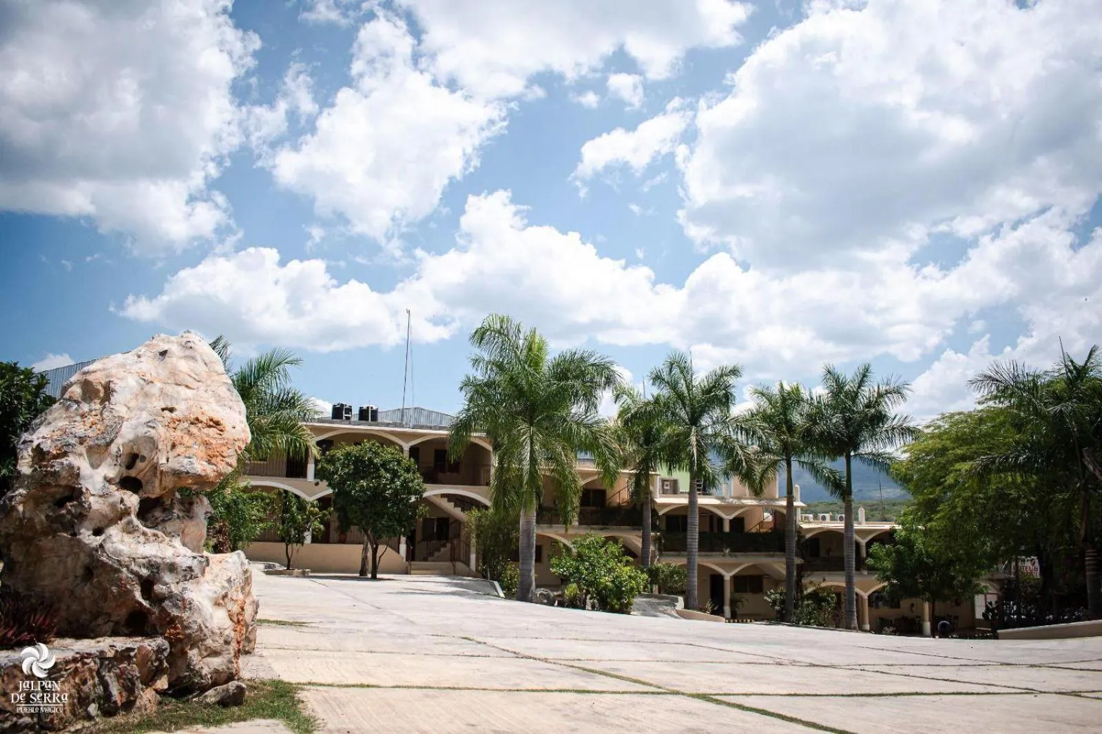 Property building in Hotel y Restaurante Villas Del Sol Jalpan de Serra