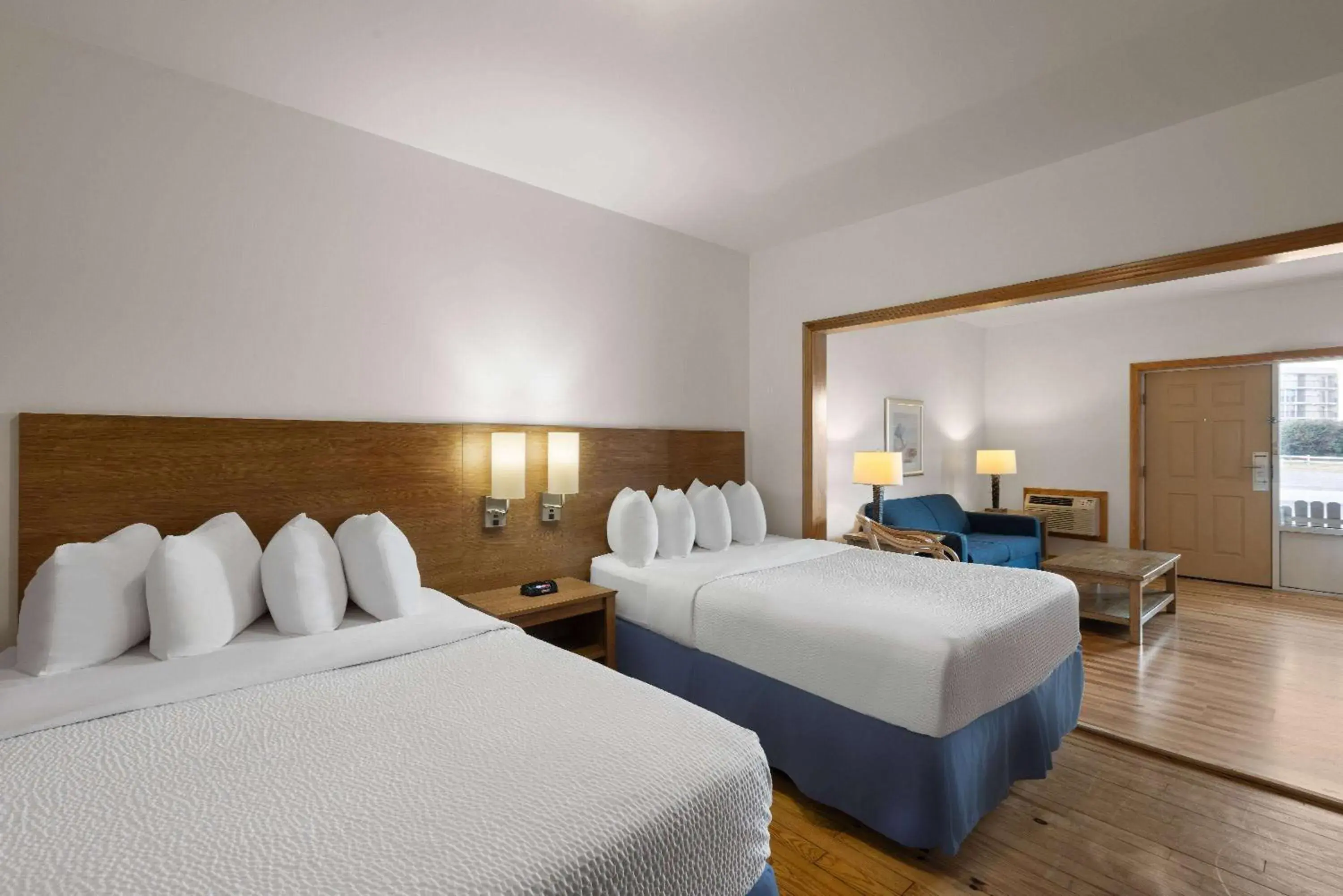 Bed in Days Inn by Wyndham Kill Devil Hills Oceanfront - Wilbur Bed in Days Inn by Wyndham Kill Devil Hills Oceanfront - Wilbur