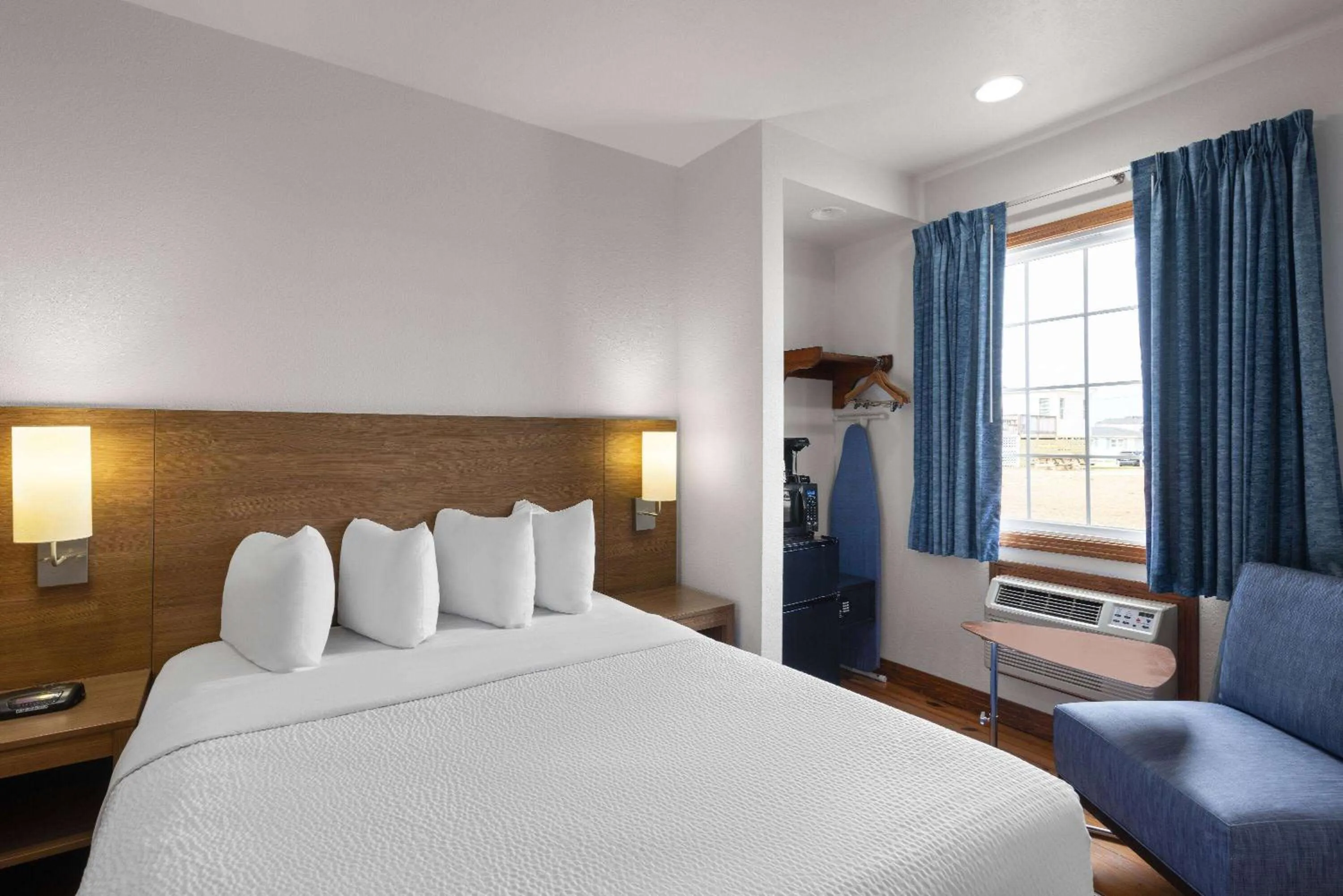 Photo of the whole room, Bed in Days Inn by Wyndham Kill Devil Hills Oceanfront - Wilbur