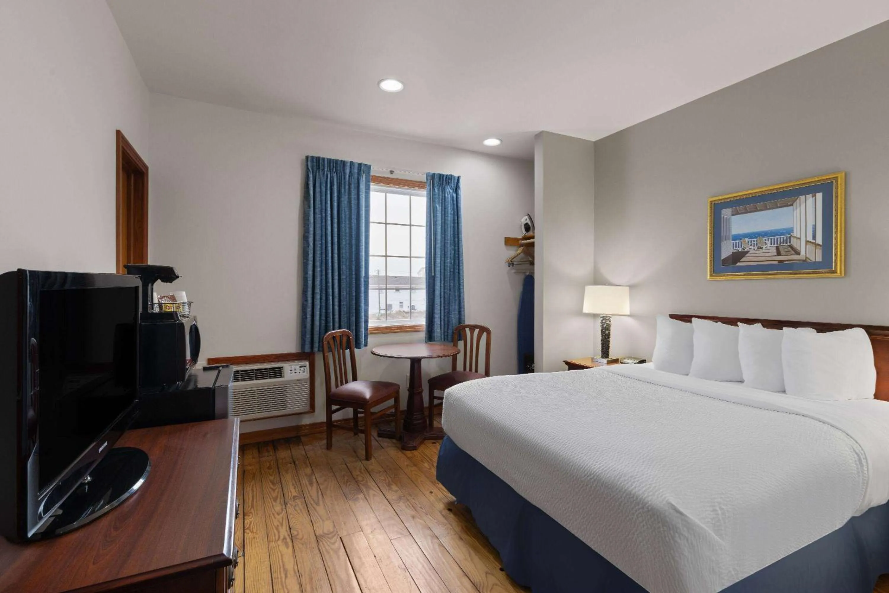 Photo of the whole room, Bed in Days Inn by Wyndham Kill Devil Hills Oceanfront - Wilbur