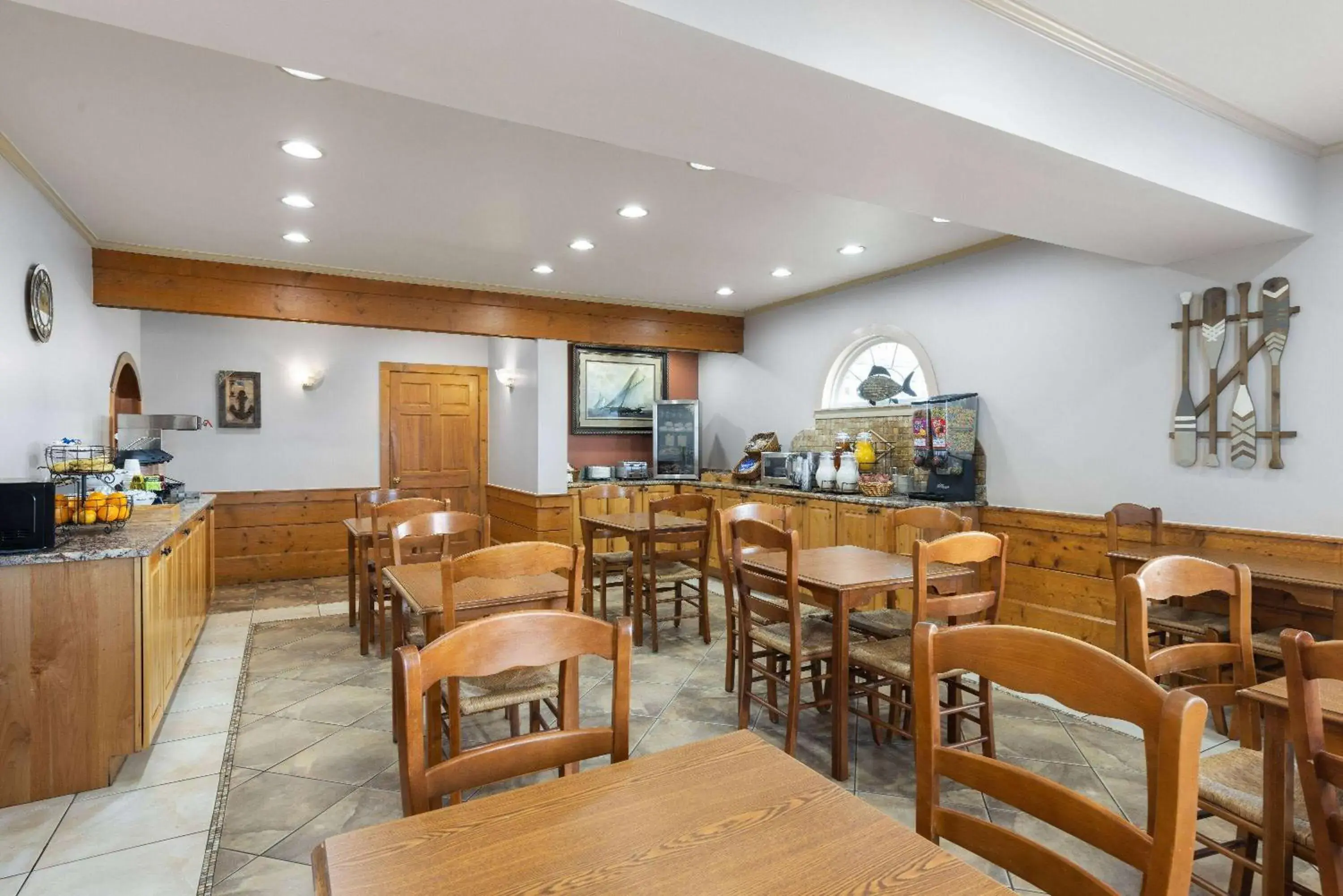 Breakfast in Days Inn by Wyndham Kill Devil Hills Oceanfront - Wilbur Breakfast in Days Inn by Wyndham Kill Devil Hills Oceanfront - Wilbur