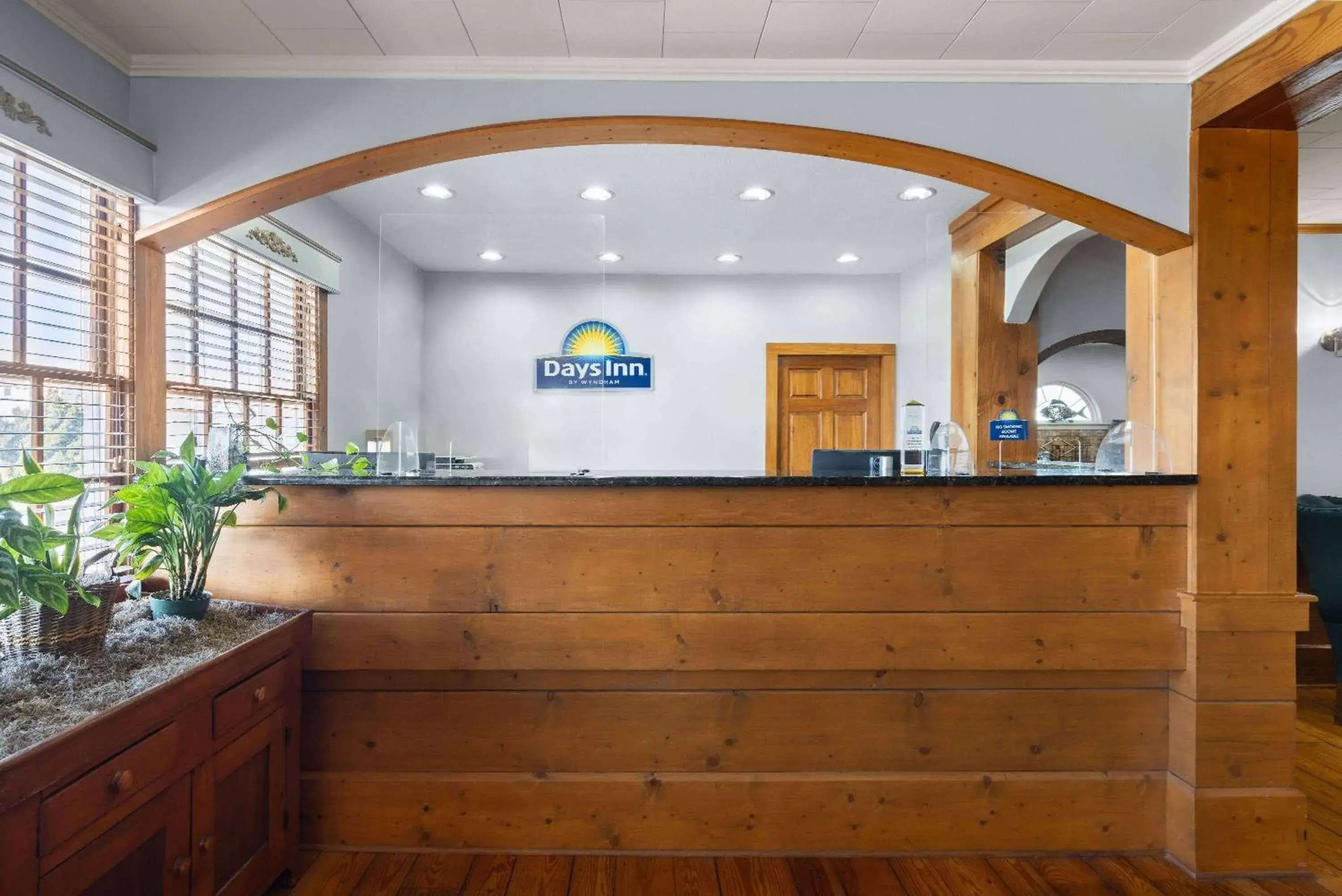 Lobby or reception in Days Inn by Wyndham Kill Devil Hills Oceanfront - Wilbur Lobby or reception in Days Inn by Wyndham Kill Devil Hills Oceanfront - Wilbur