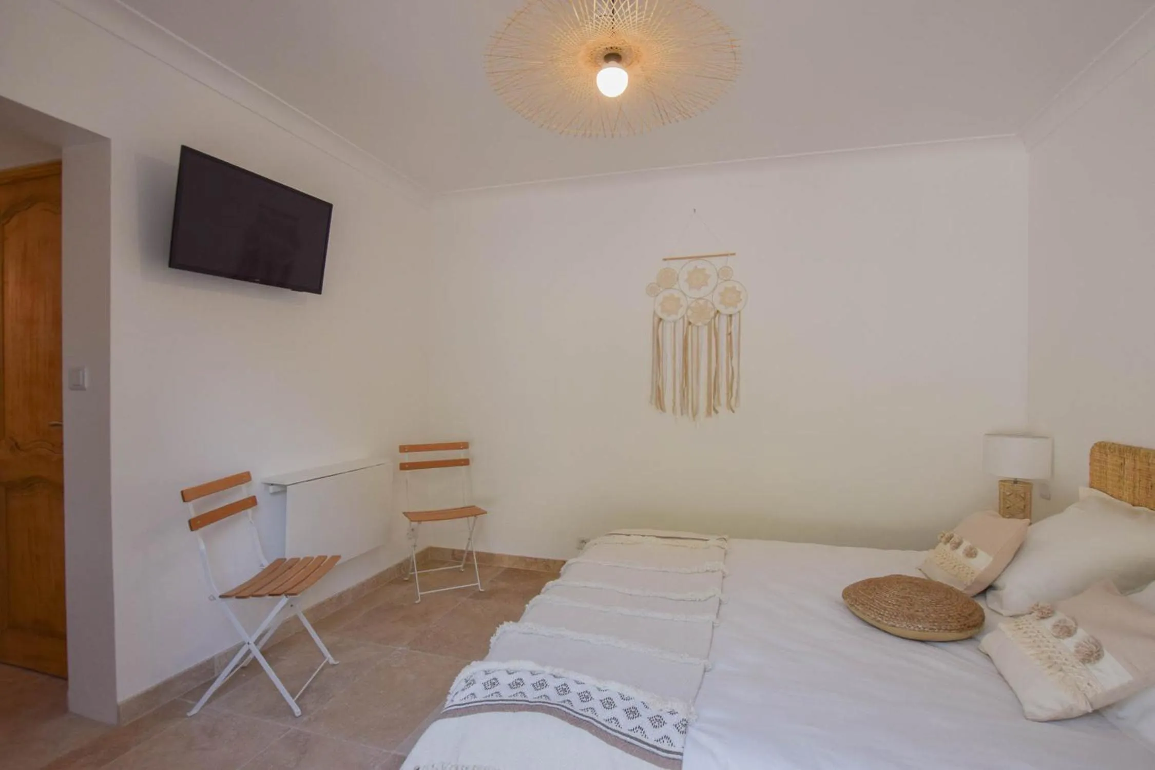 Photo of the whole room, Bed in Le Clos en Provence