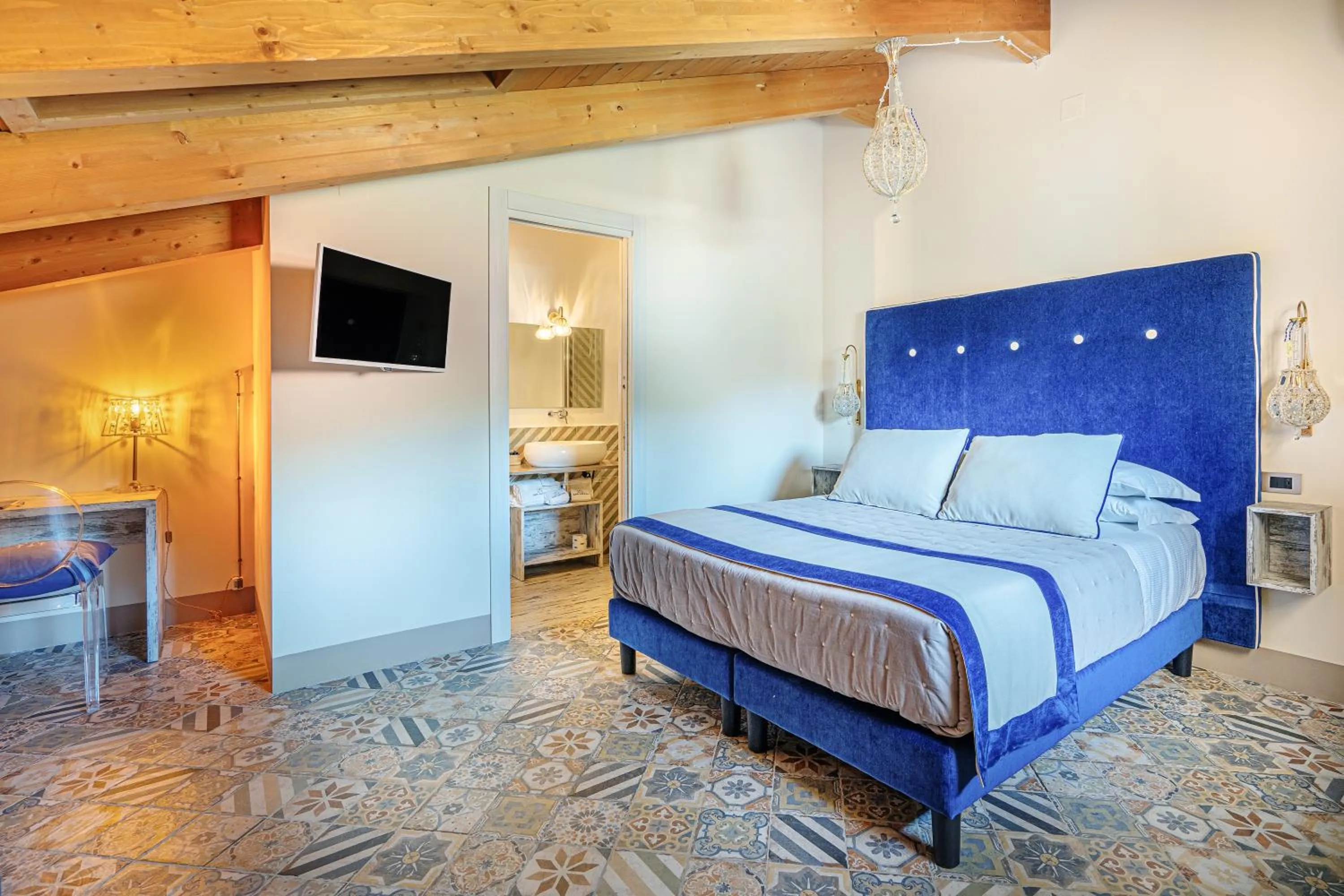 Bed in DON GIULIO LUXURY ROOMS jacuzzi