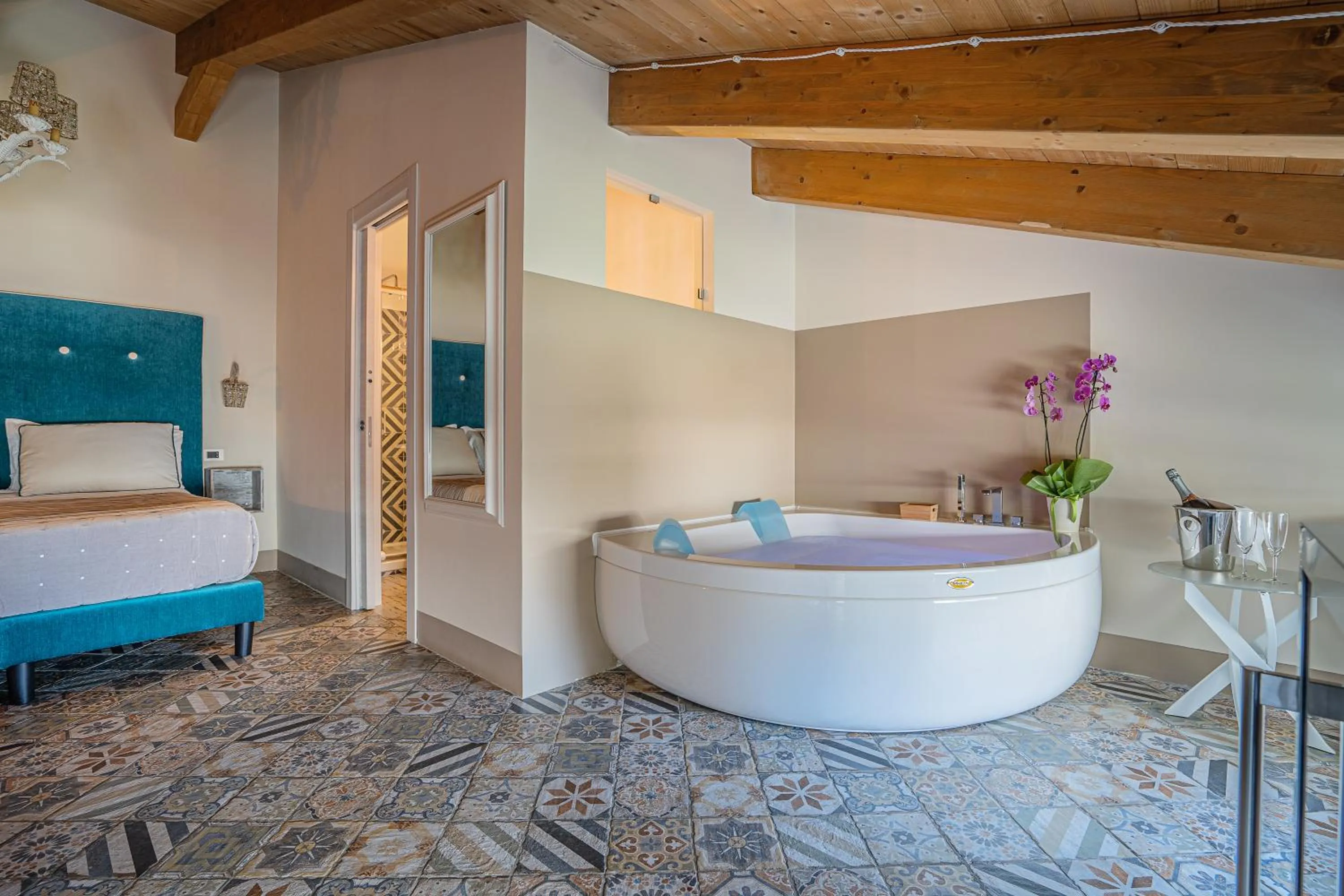 Bed in DON GIULIO LUXURY ROOMS jacuzzi