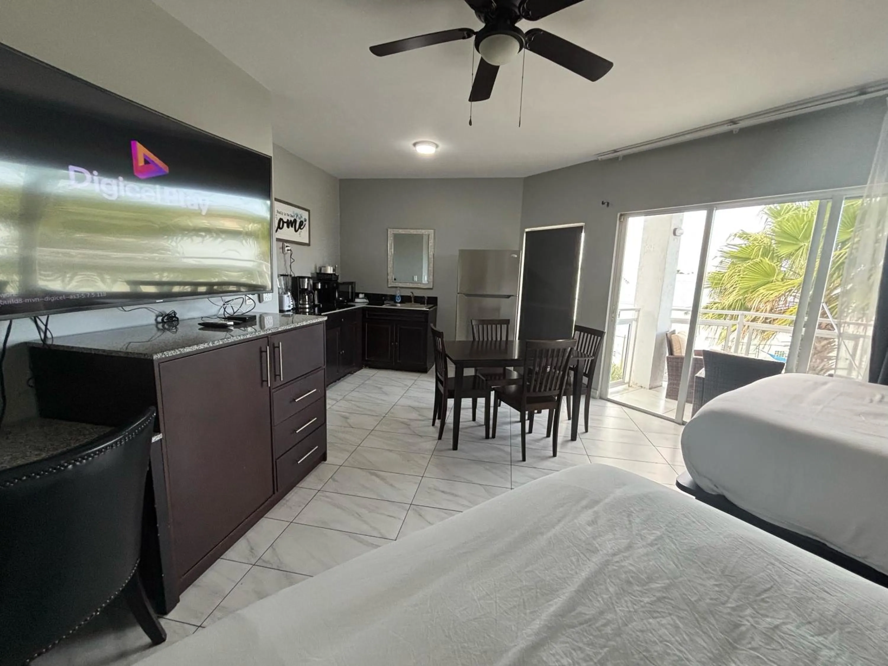 kitchen, Bed in Grace Bay Suites