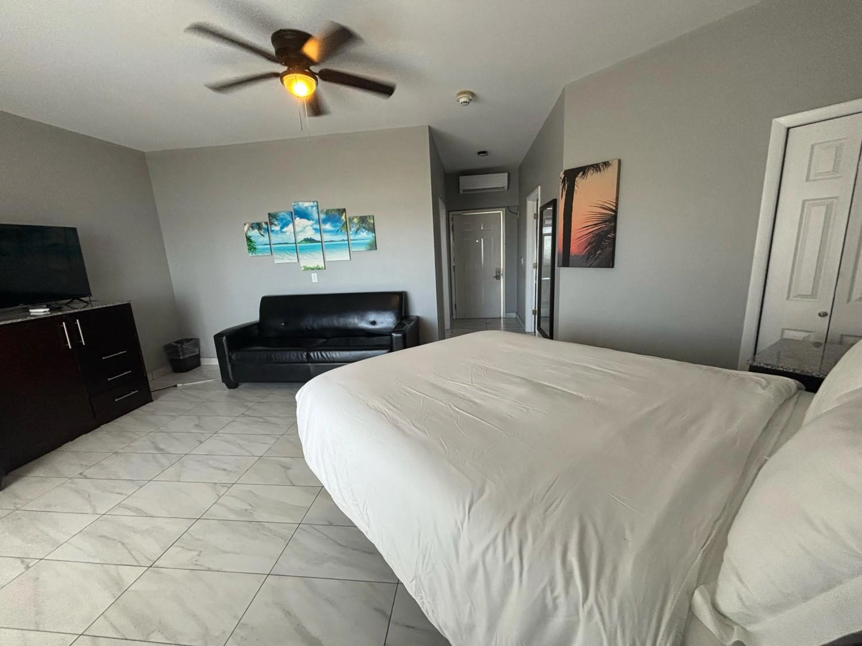 Bed in Grace Bay Suites