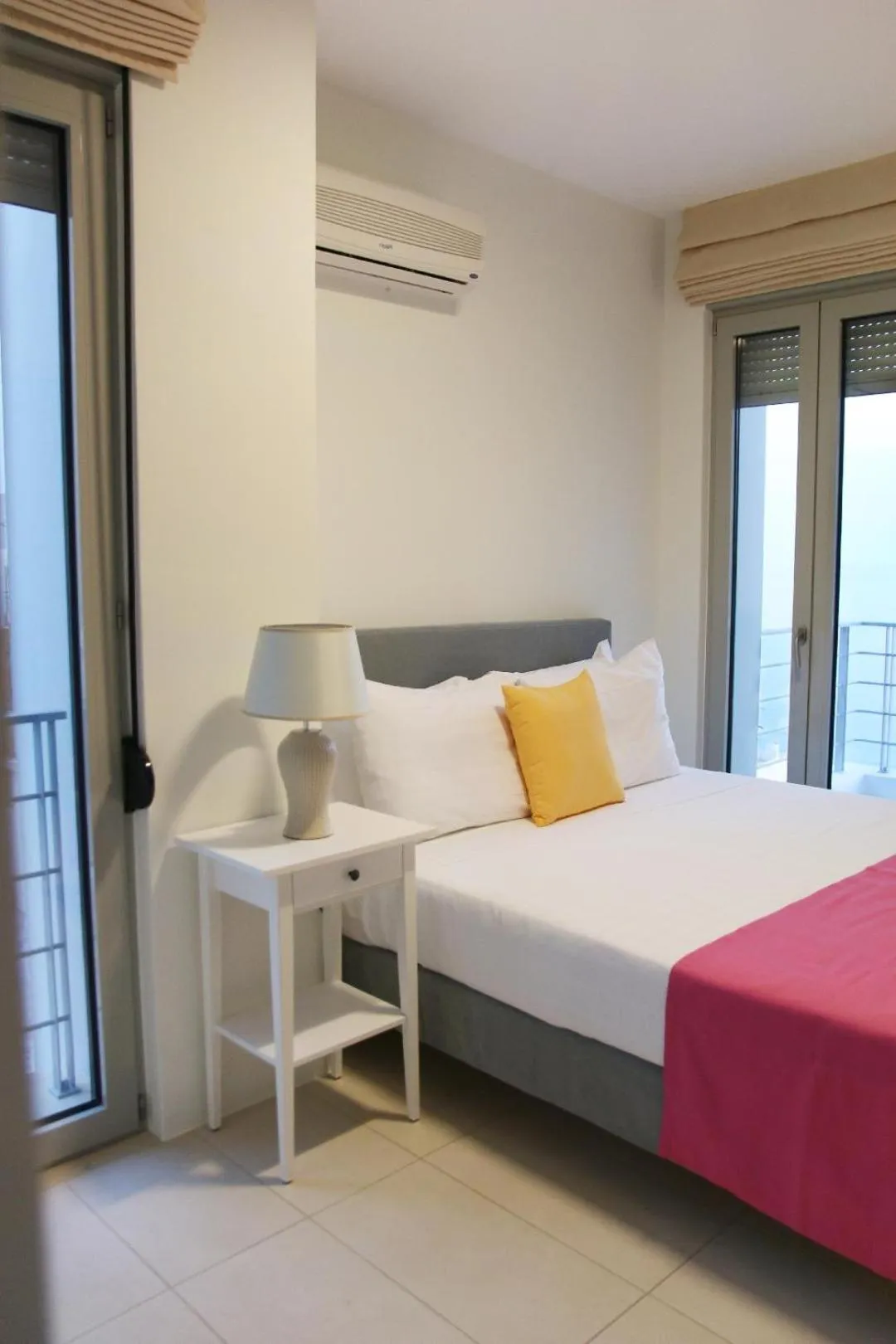 Bed in VIVIAN Art Apartments