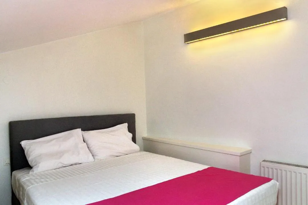 Bed in VIVIAN Art Apartments