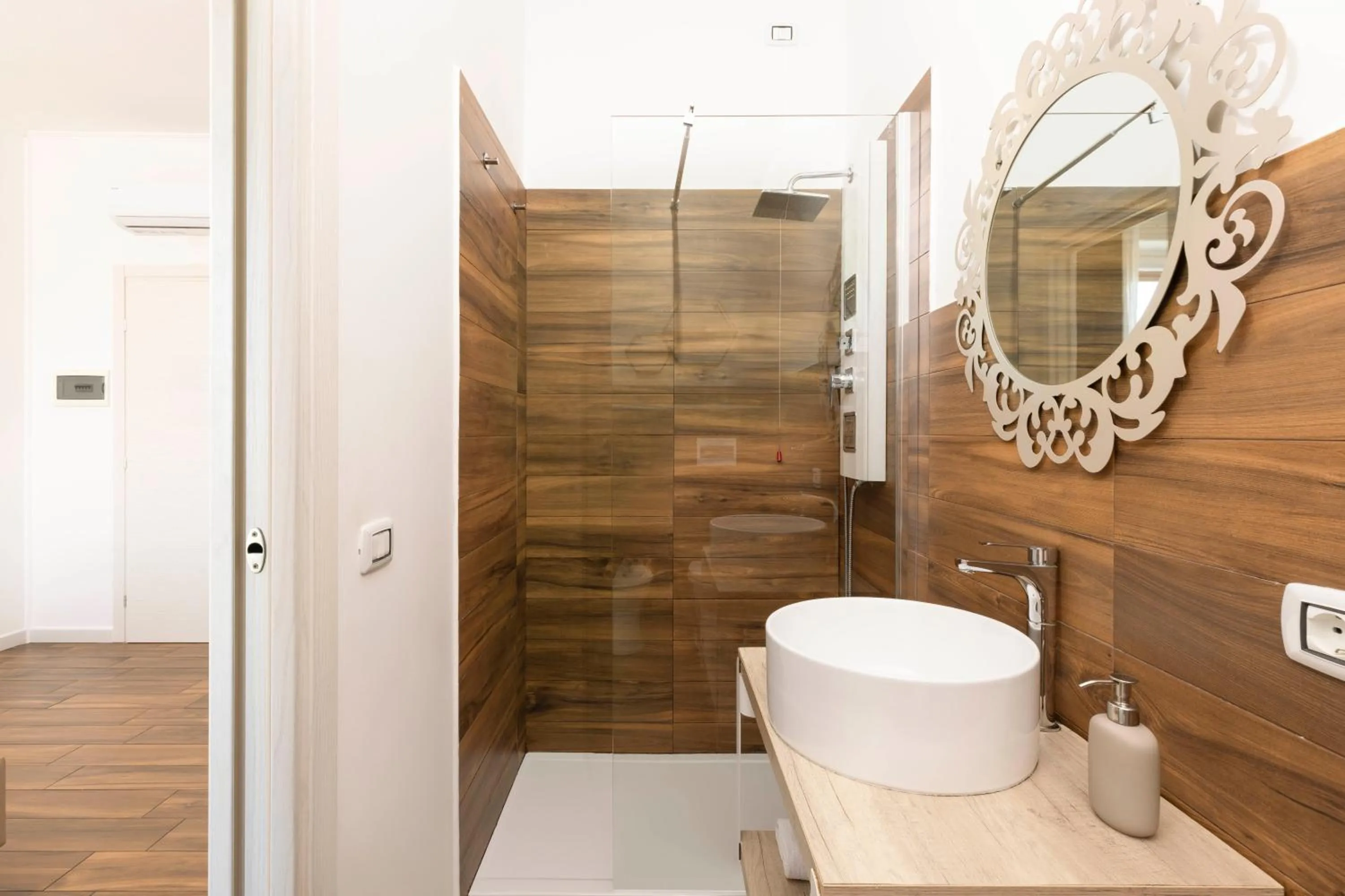 Shower in Mapi’s Rooms