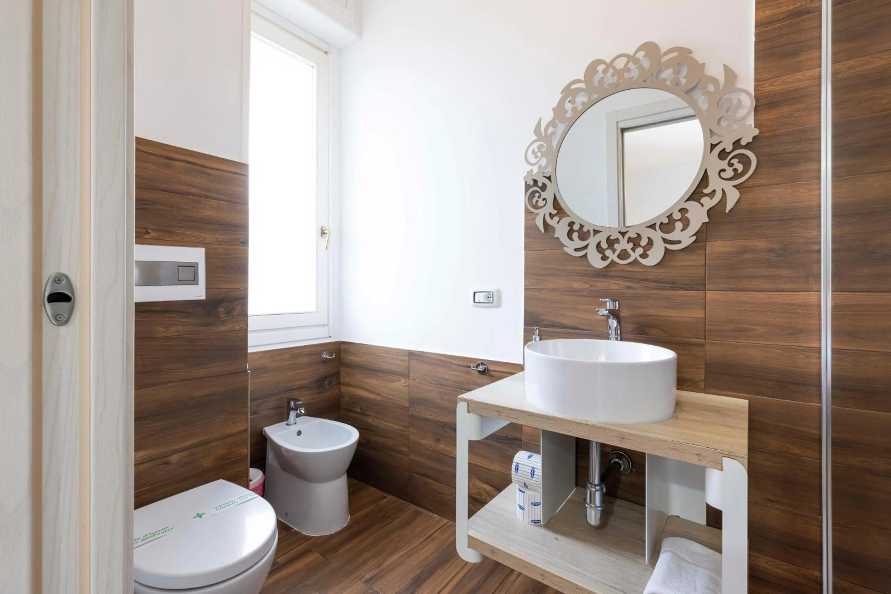 Toilet in Mapi’s Rooms