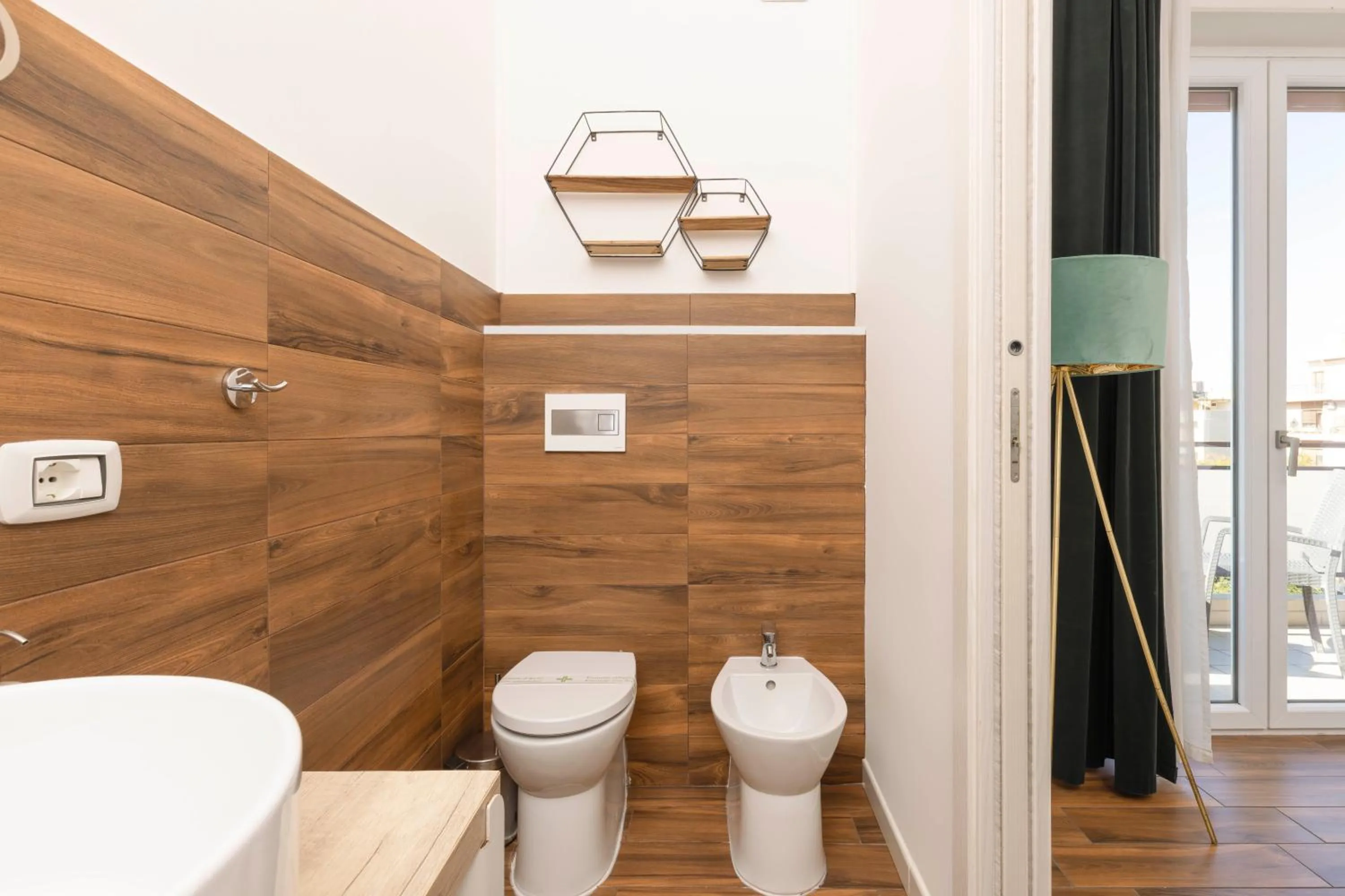 Toilet in Mapi’s Rooms