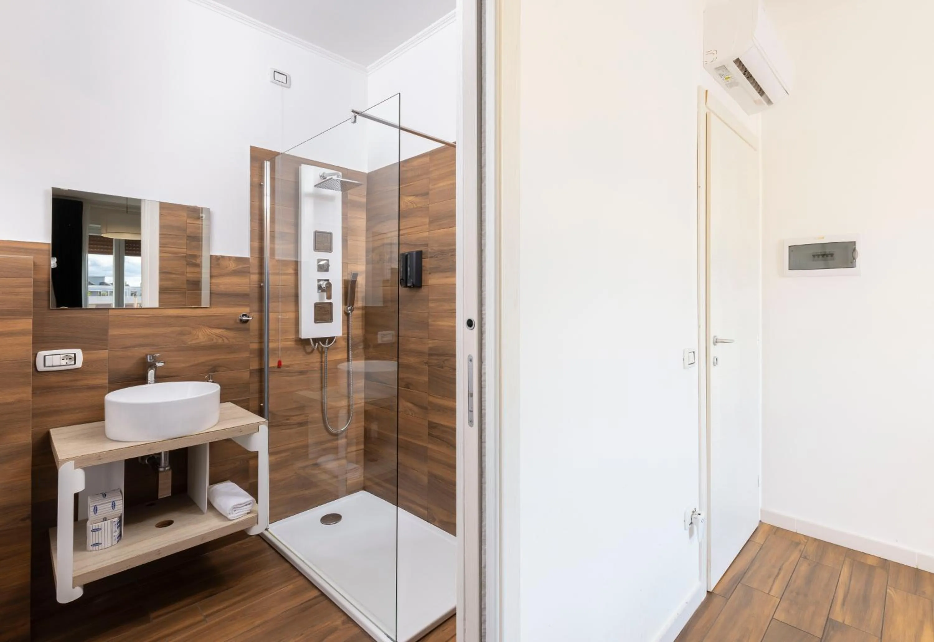 Shower in Mapi’s Rooms