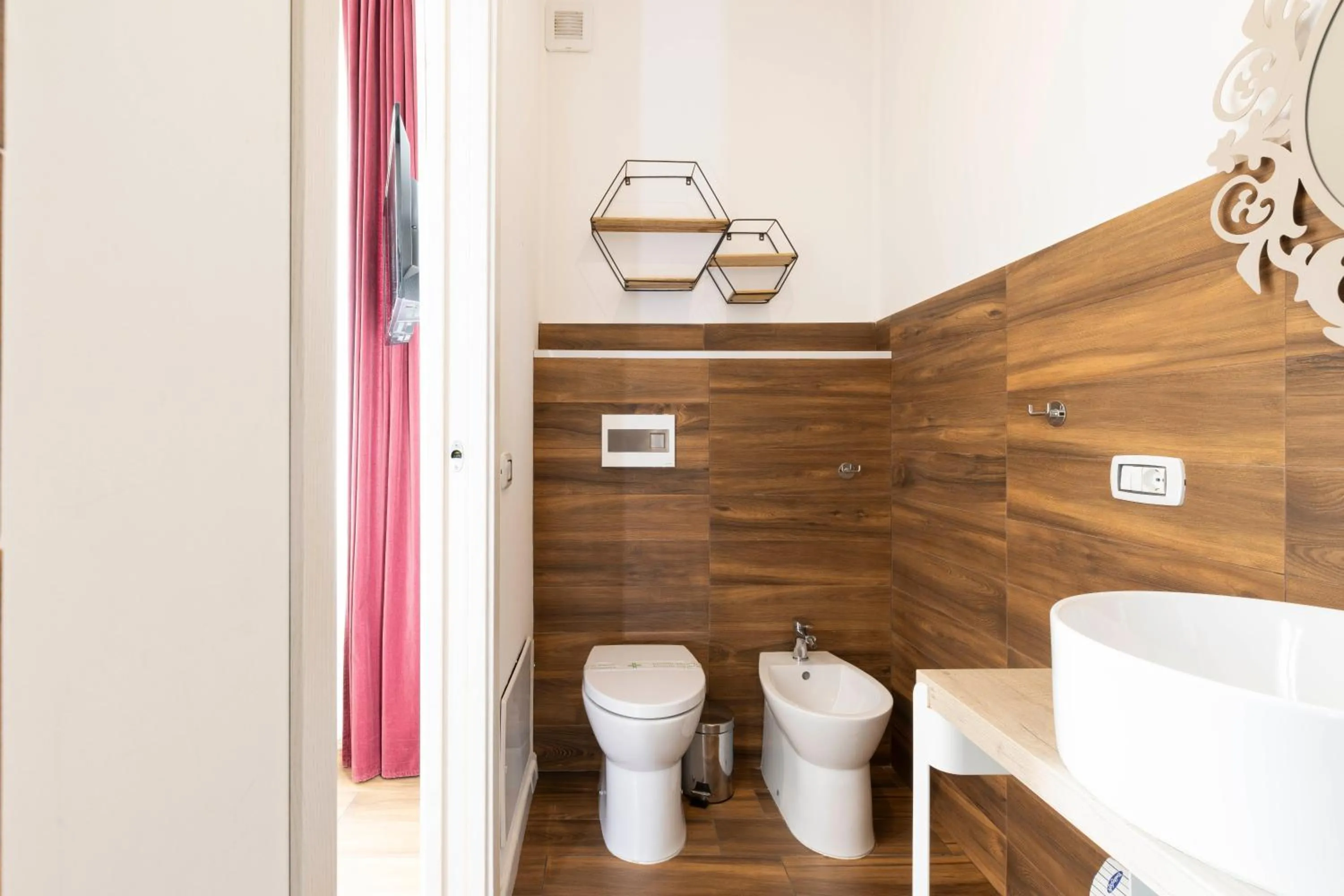 Toilet in Mapi’s Rooms