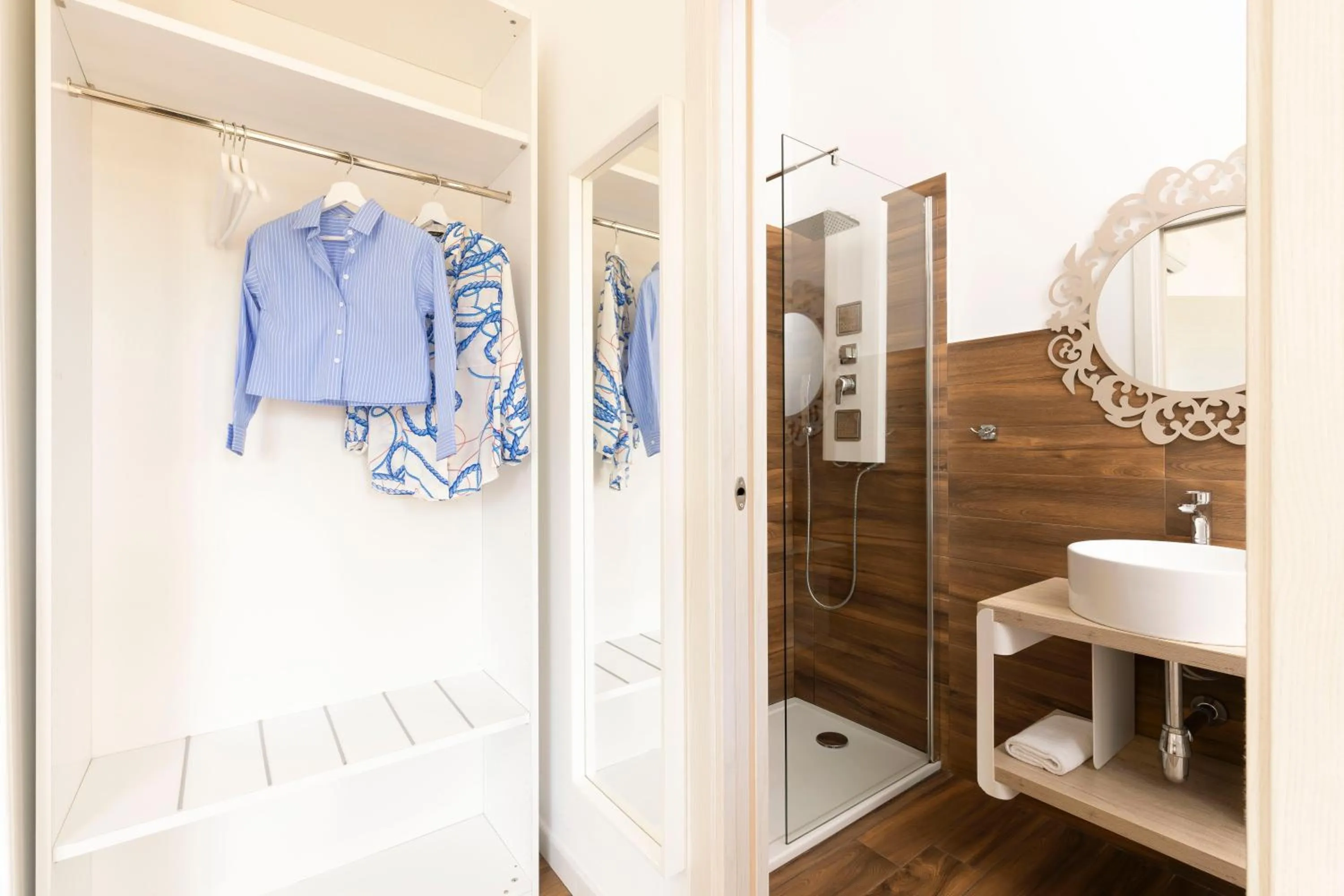 Shower in Mapi’s Rooms