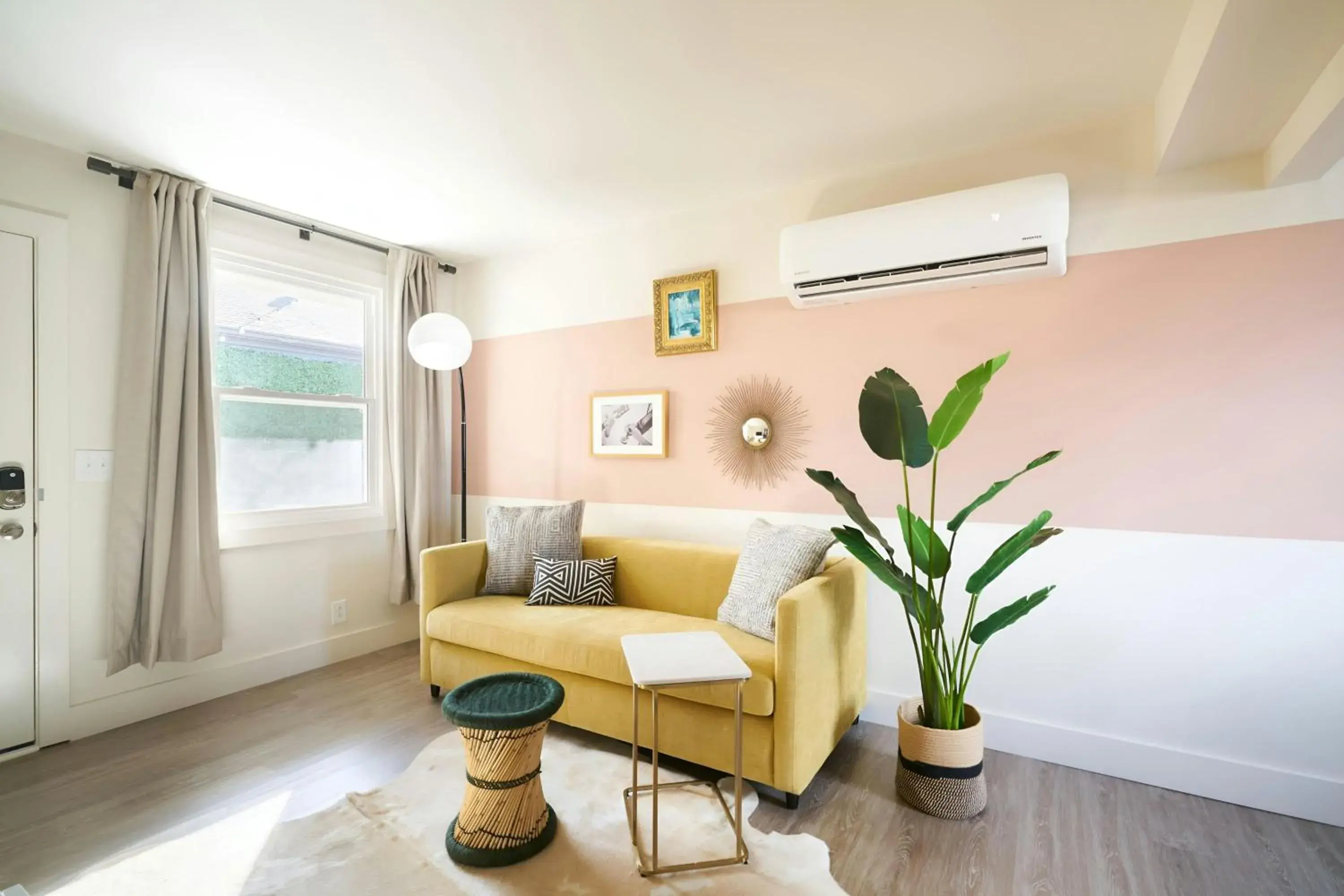 One-Bedroom Superior Apartment with King and Sofa Bed in Sonder by Marriott Bonvoy The Stat Apartments Midtown One-Bedroom Superior Apartment with King and Sofa Bed in Sonder by Marriott Bonvoy The Stat Apartments Midtown