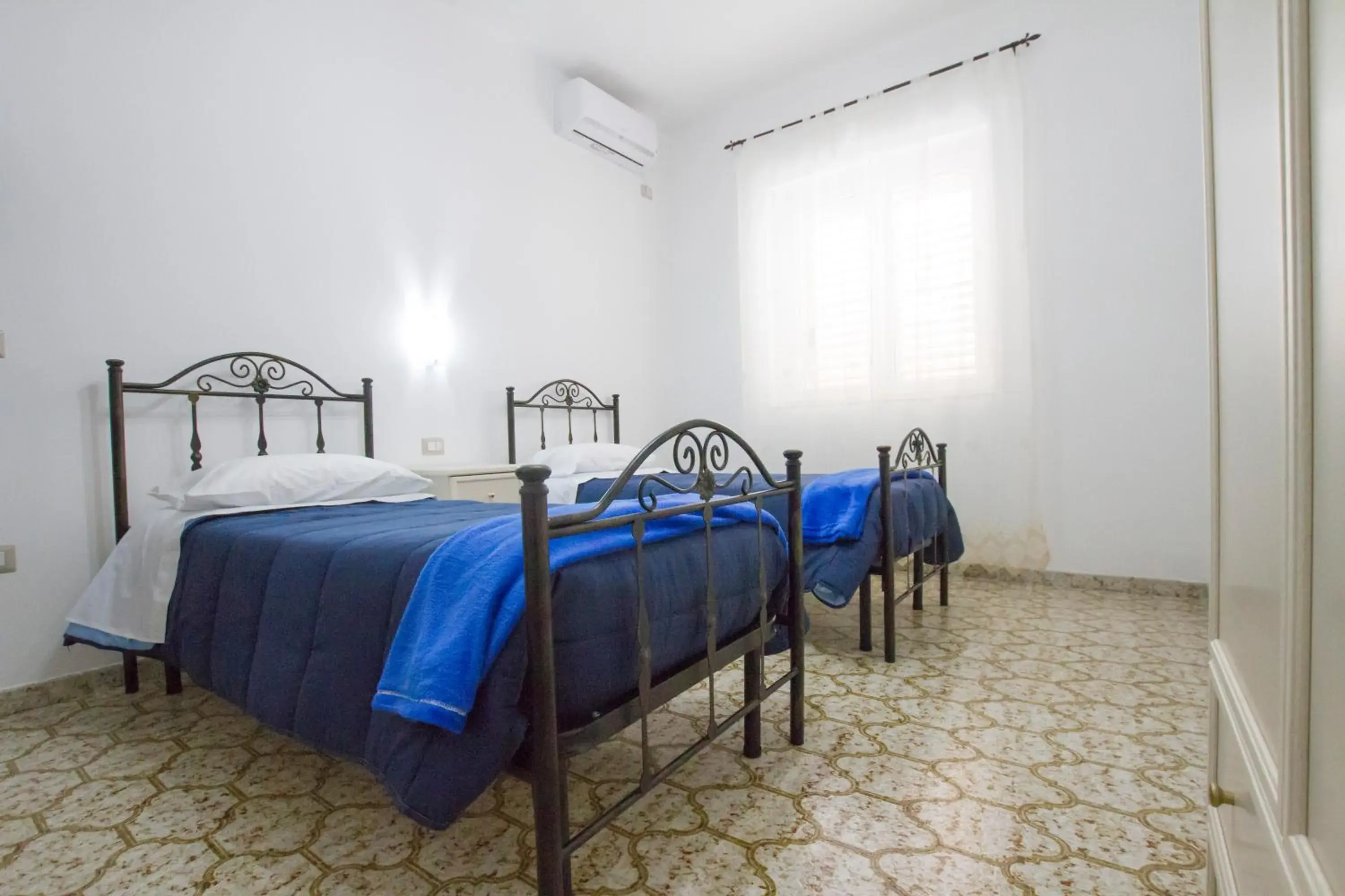 Twin Room with Private Bathroom - single occupancy in Le Maschere B&B Twin Room with Private Bathroom - single occupancy in Le Maschere B&B