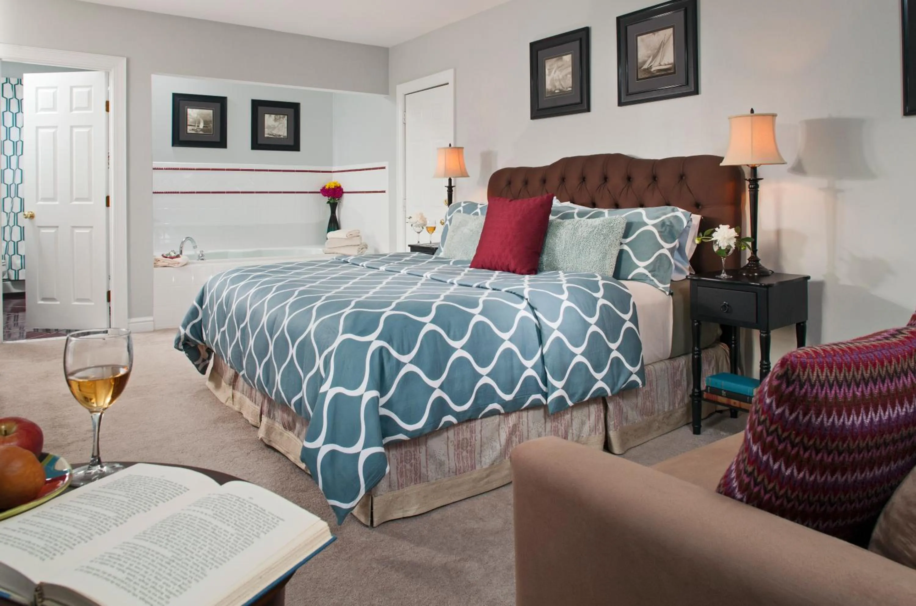 Hot Tub, Bed in Beech Tree Inn and Cottage