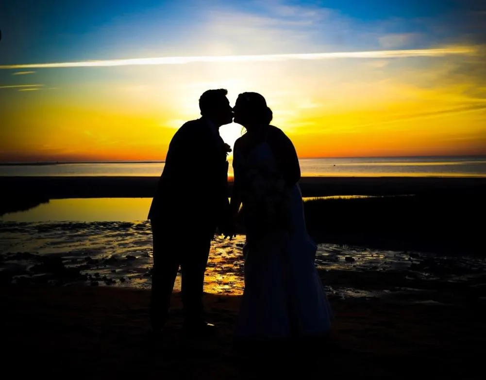 Sunset in By The Sea Guests Bed & Breakfast and Suites