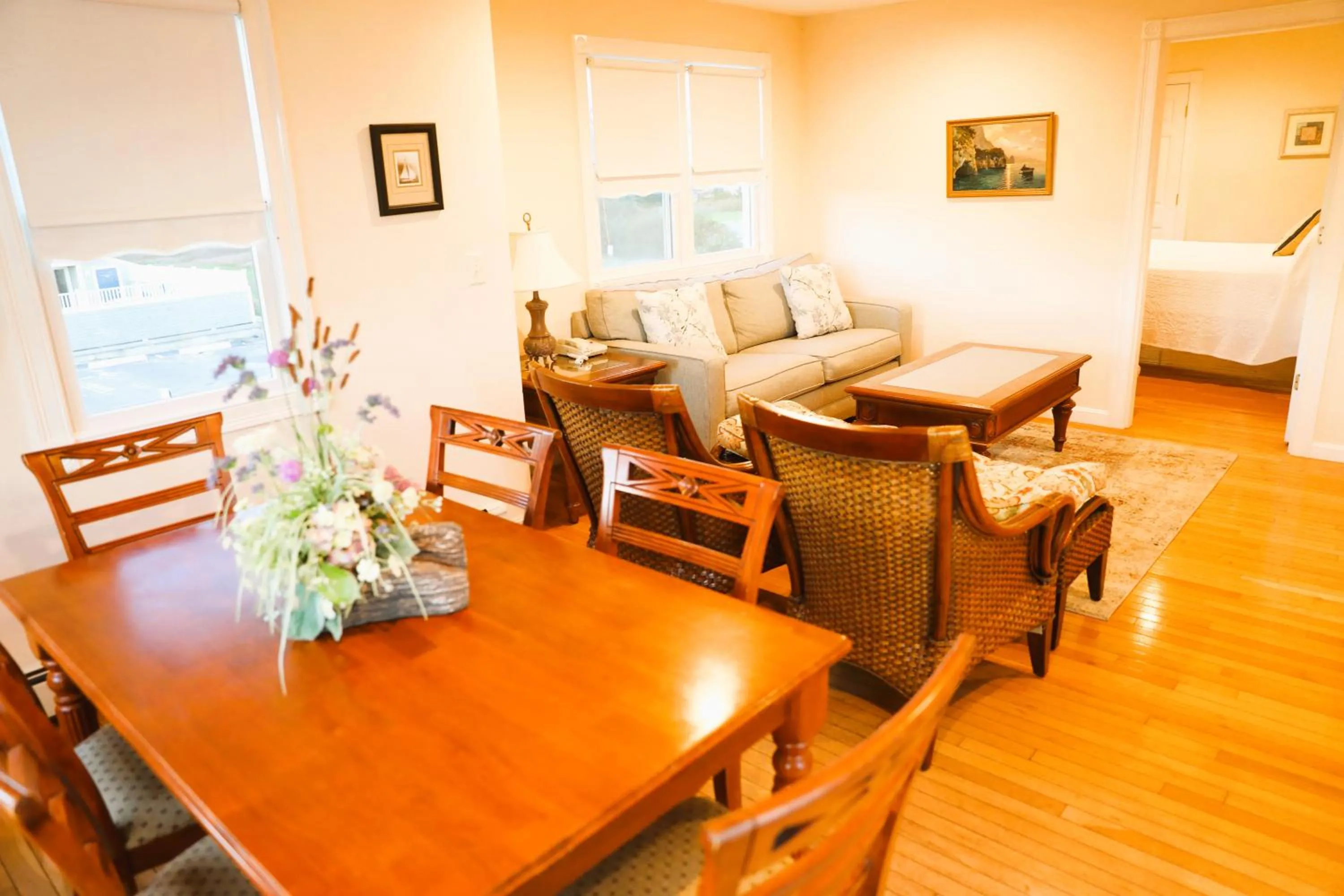 Bed in By The Sea Guests Bed & Breakfast and Suites