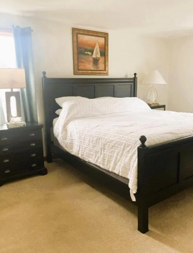 Bed in By The Sea Guests Bed & Breakfast and Suites