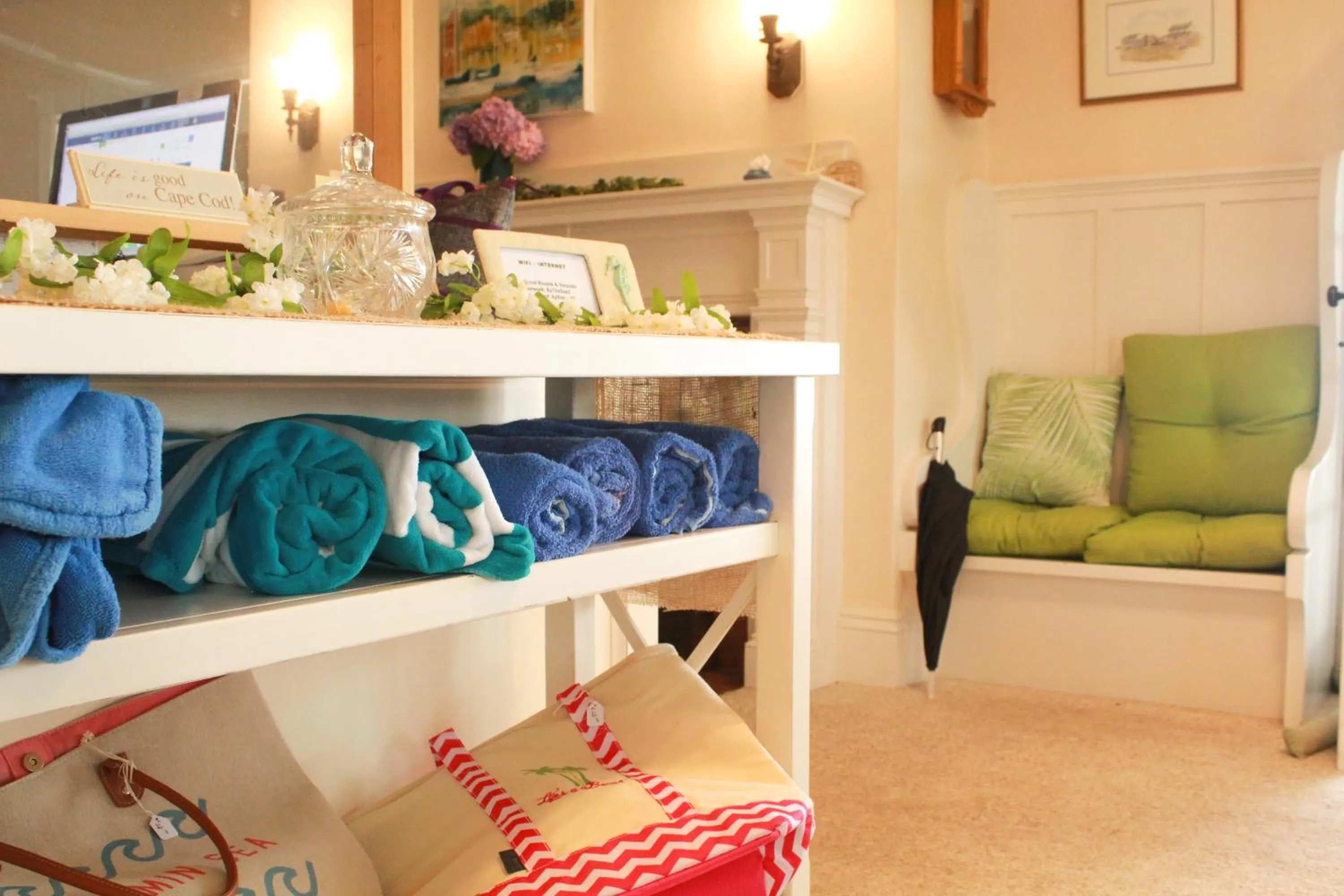 Lobby or reception in By The Sea Guests Bed & Breakfast and Suites