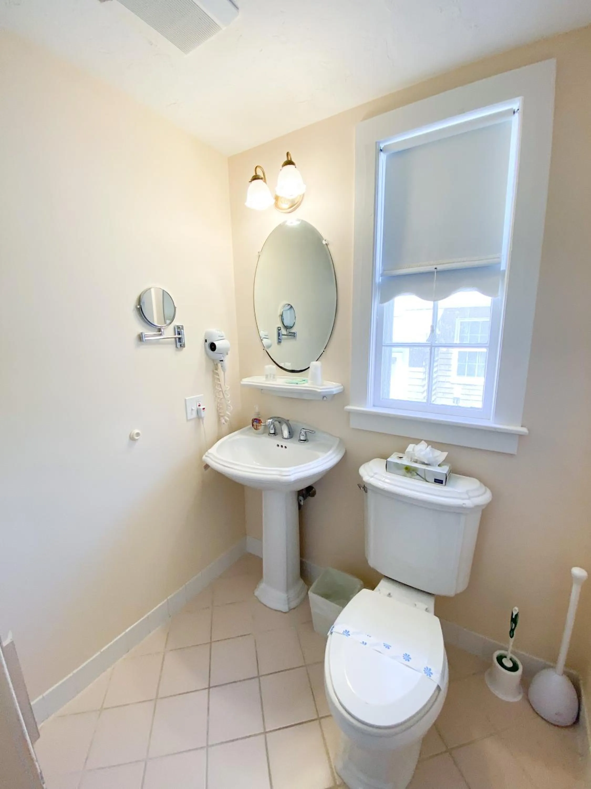 Bathroom in By The Sea Guests Bed & Breakfast and Suites