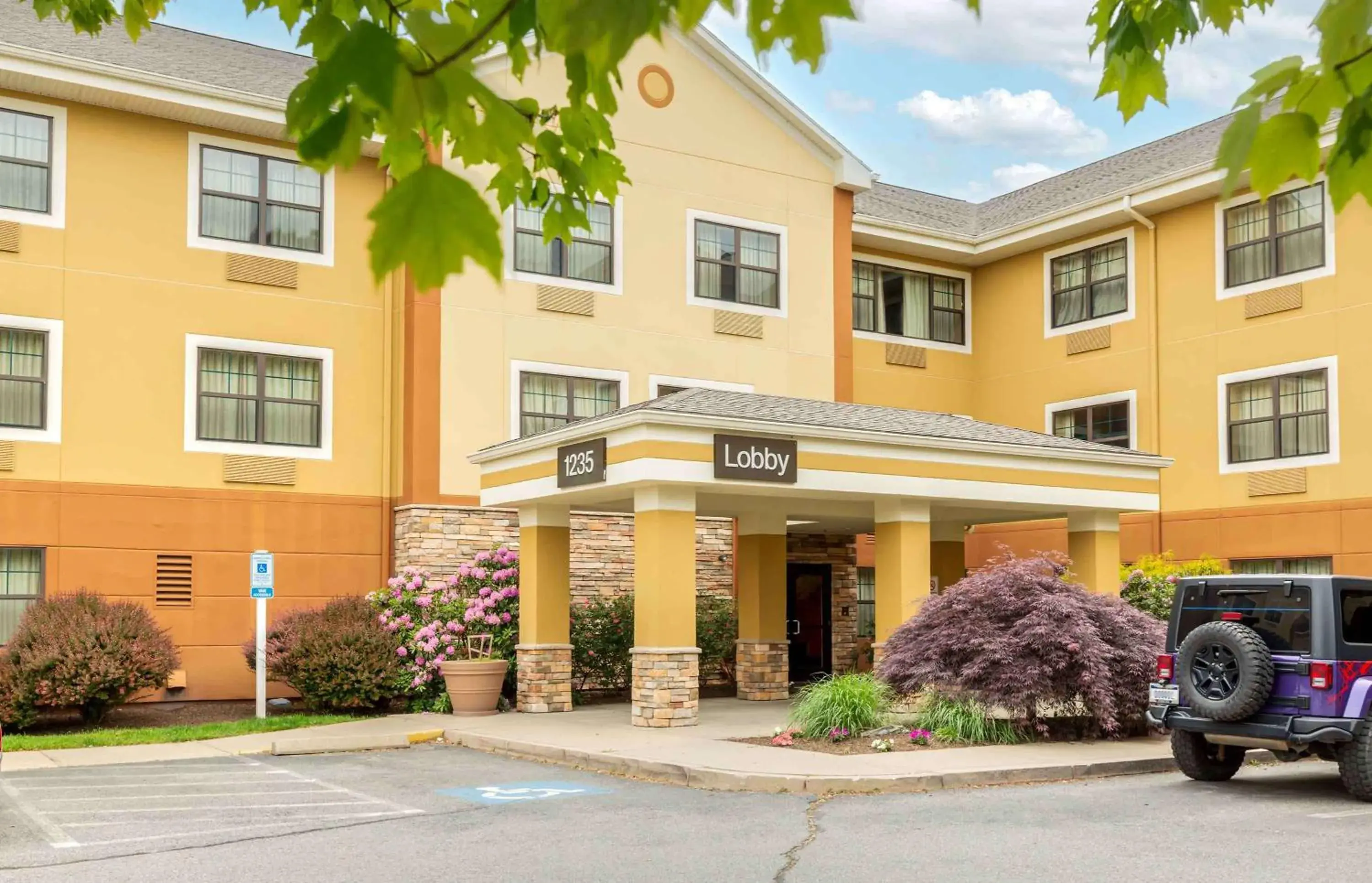 Property building in Extended Stay America - Providence - West Warwick Property building in Extended Stay America - Providence - West Warwick