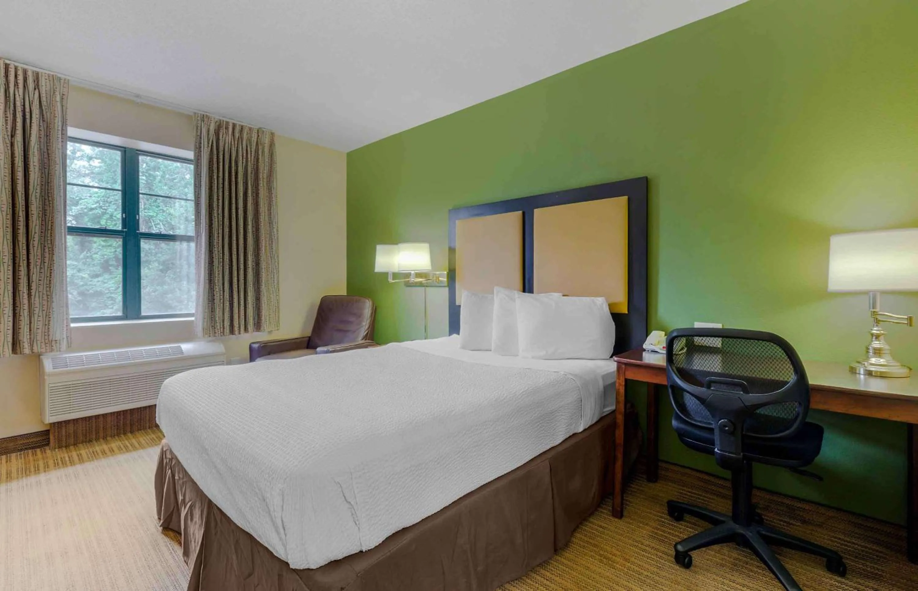 Bedroom, Bed in Extended Stay America - Providence - West Warwick