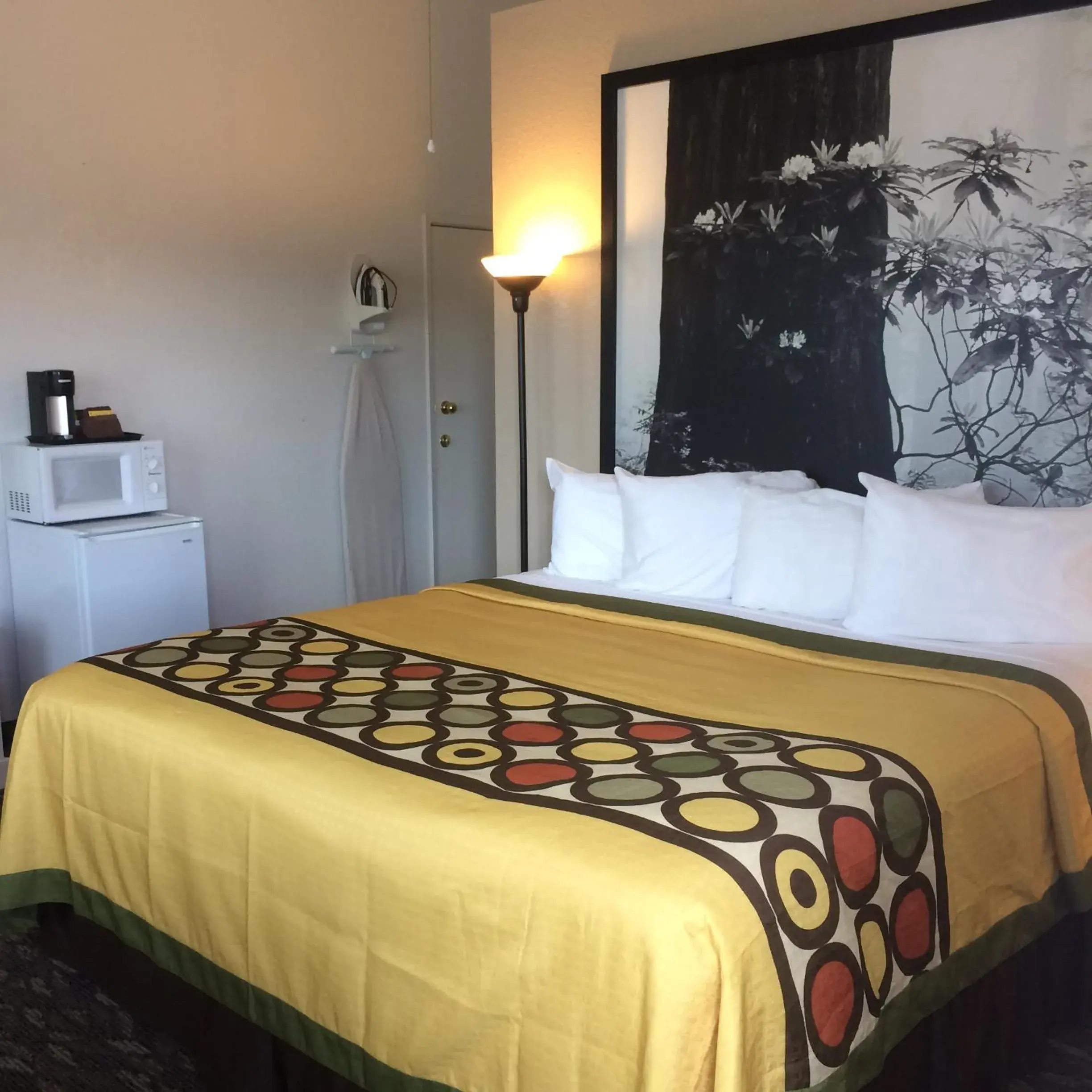 King Room with Mobility/Hearing Access - Non-Smoking in Super 8 by Wyndham Fort Bragg King Room with Mobility/Hearing Access - Non-Smoking in Super 8 by Wyndham Fort Bragg