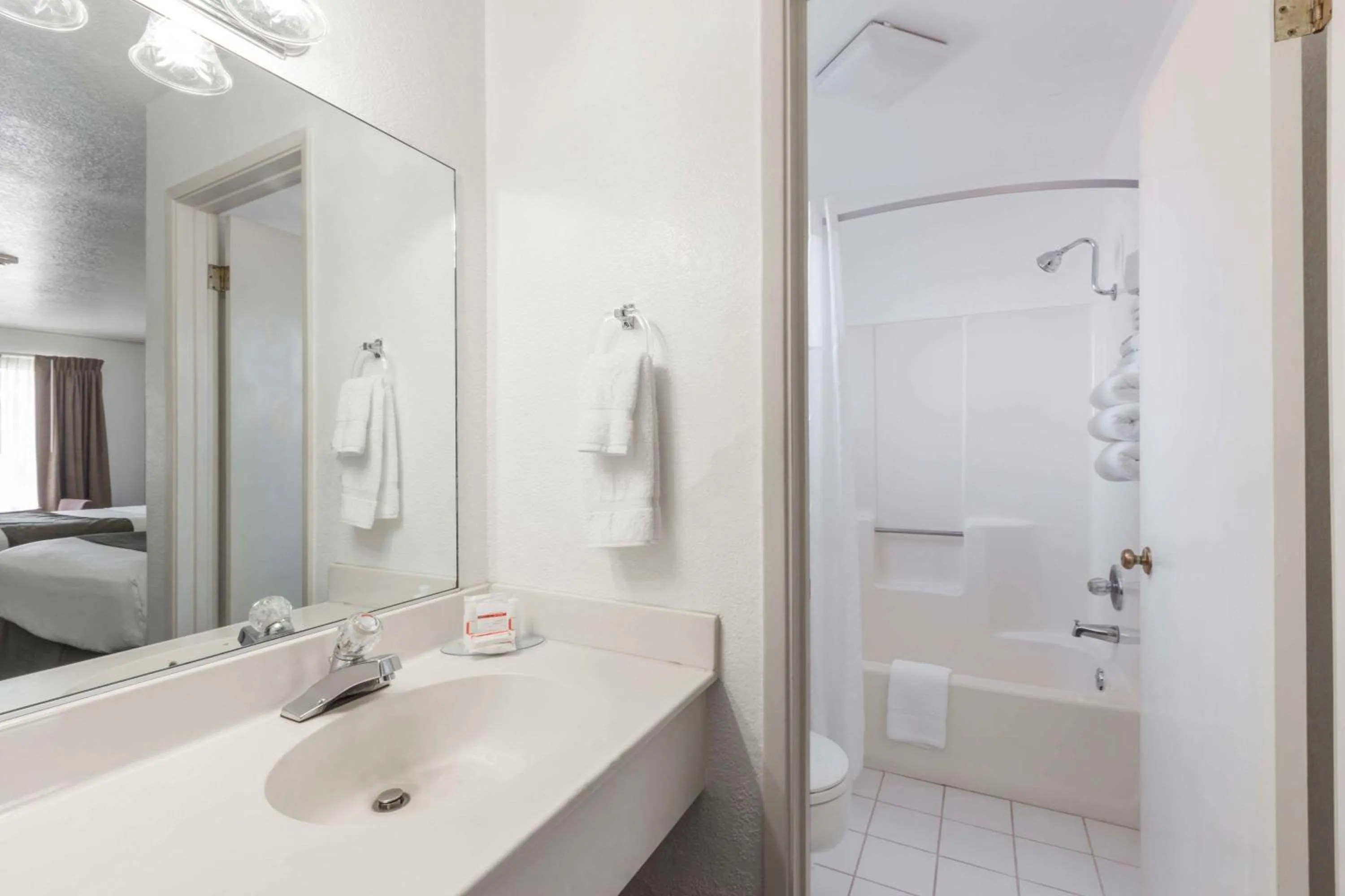 Bathroom, Bed in Super 8 by Wyndham Fort Bragg