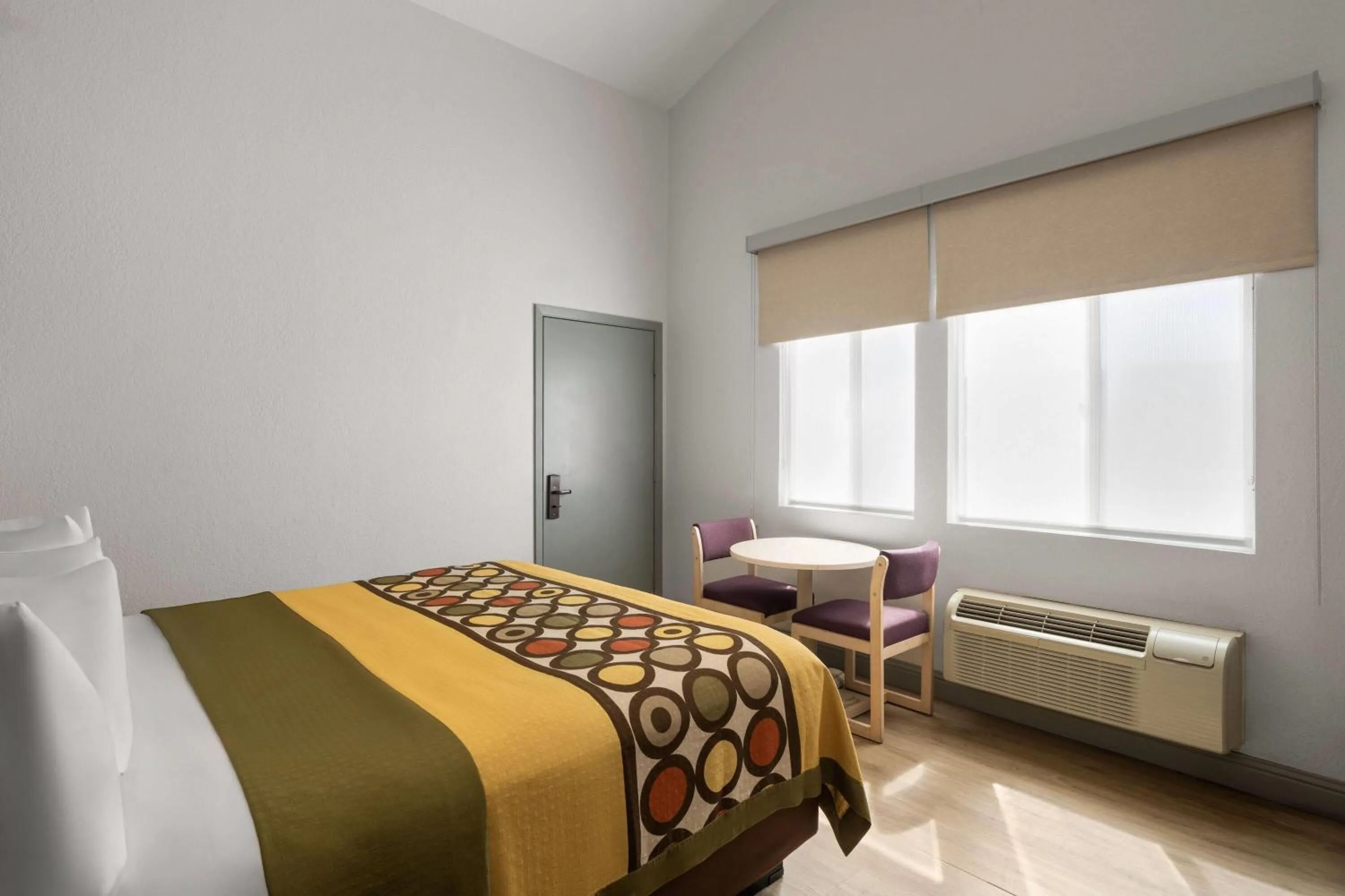 Photo of the whole room, Bed in Super 8 by Wyndham Fort Bragg