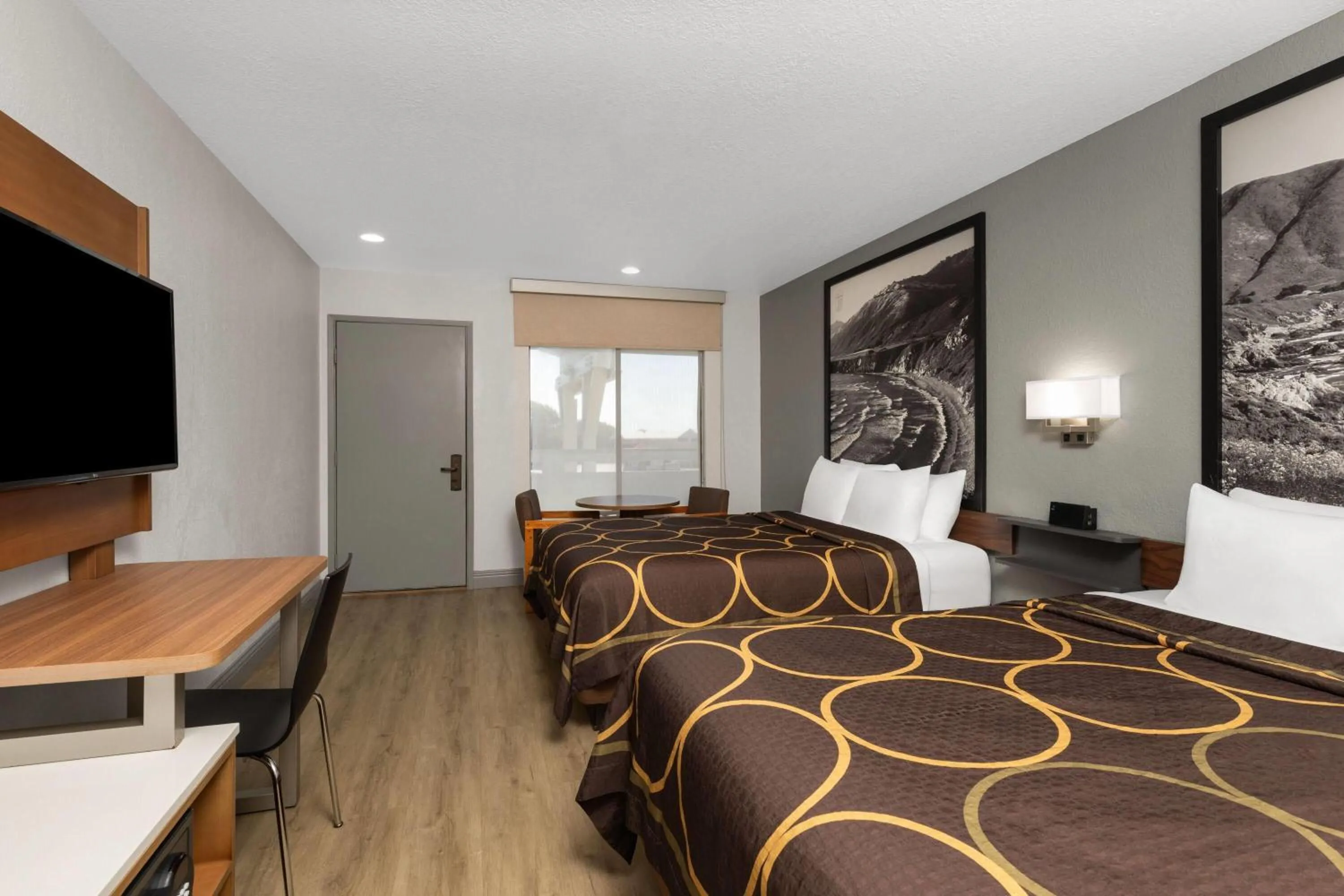 Photo of the whole room, Bed in Super 8 by Wyndham Fort Bragg