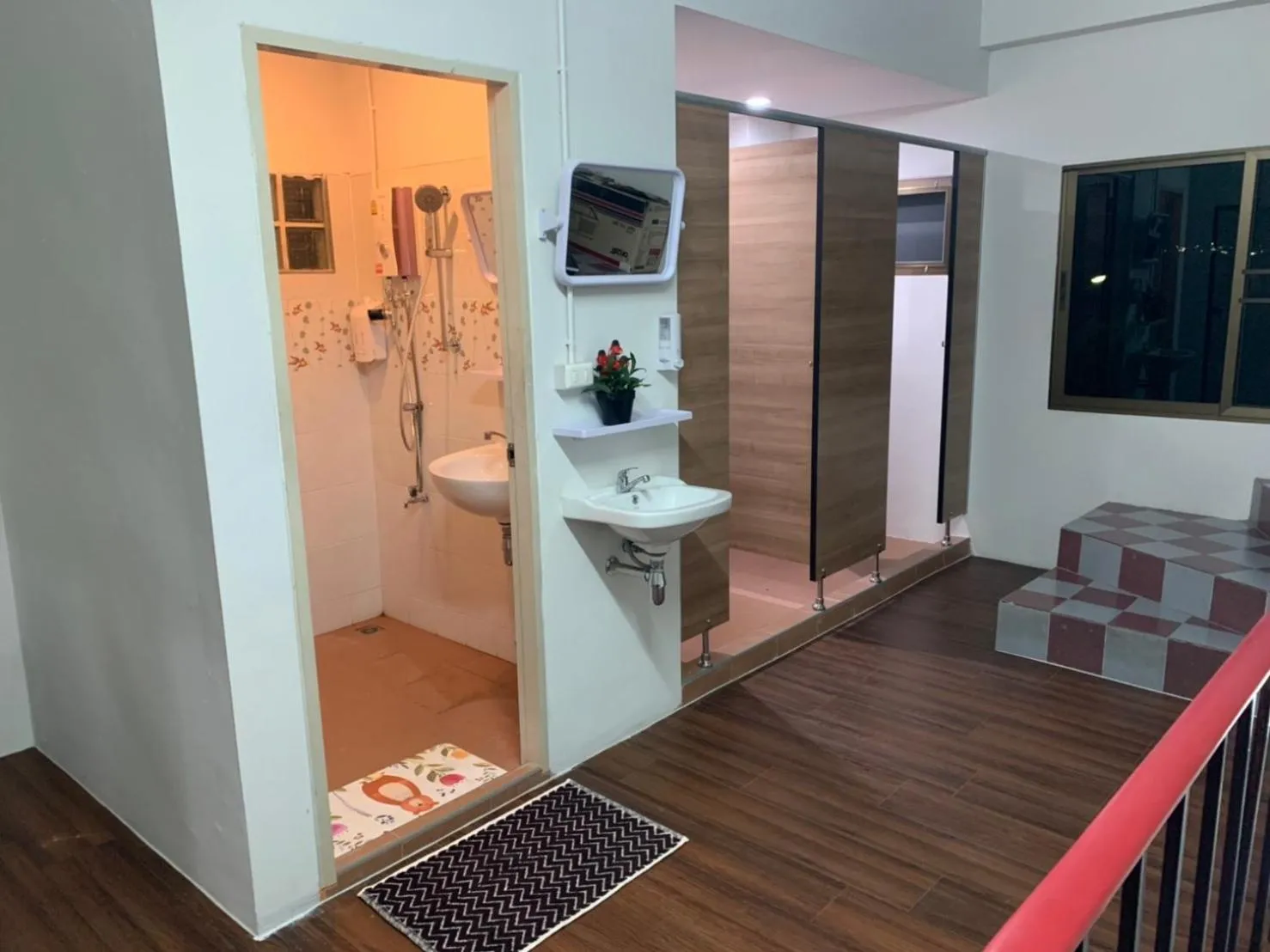 Toilet in Happy Home Hostel