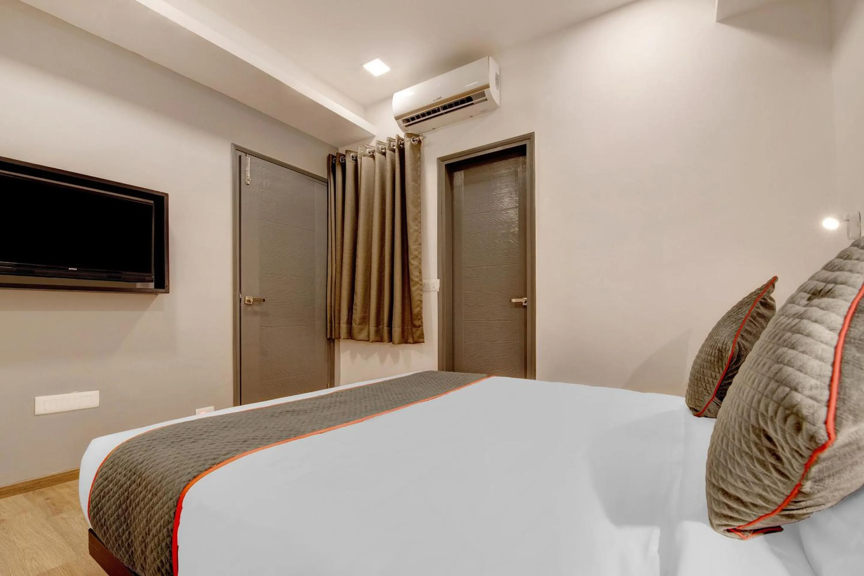 Bedroom, Bed in Super Townhouse Siri Residency