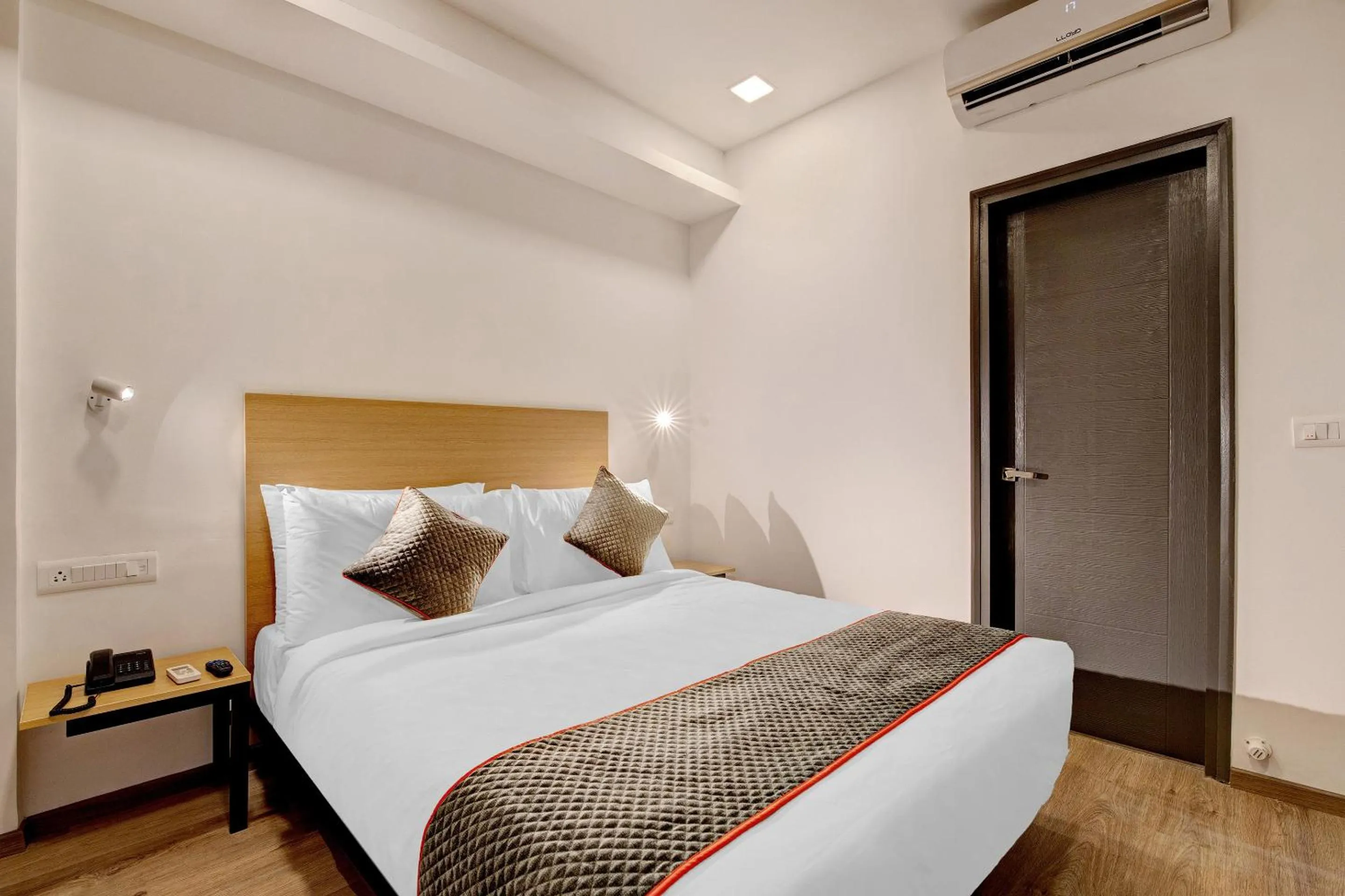 Bedroom, Bed in Super Townhouse Siri Residency